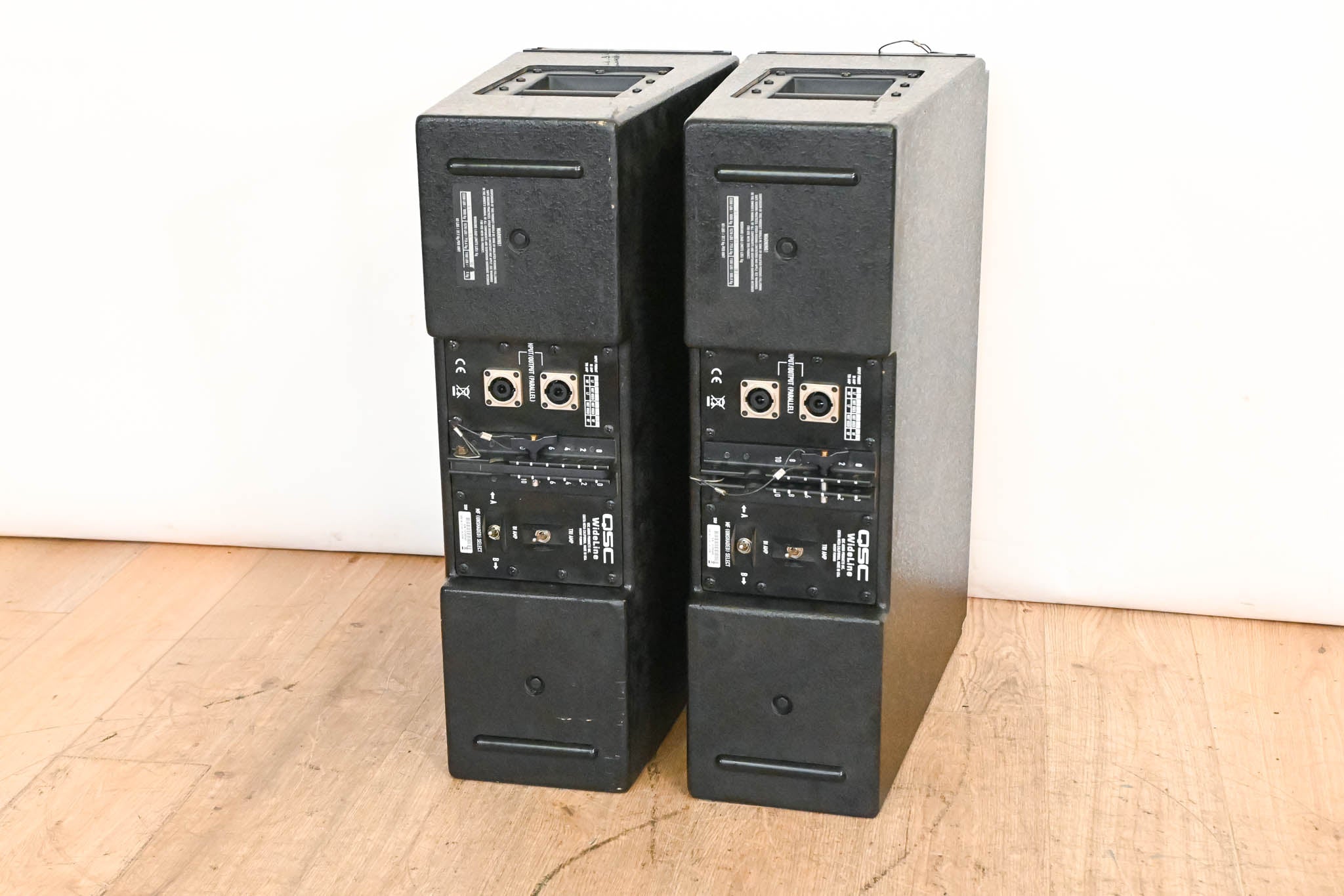 QSC WideLine-10 Dual 10-Inch Wide Line Array Speaker (PAIR)