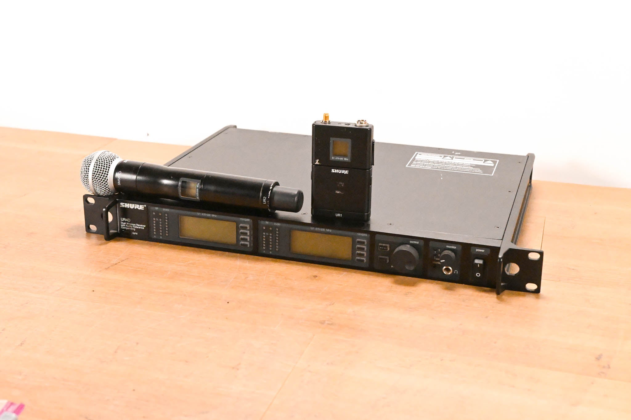 Shure UR4D Wireless Receiver with UR2/SM58 Mic & UR1 Bodypack - G1 Band