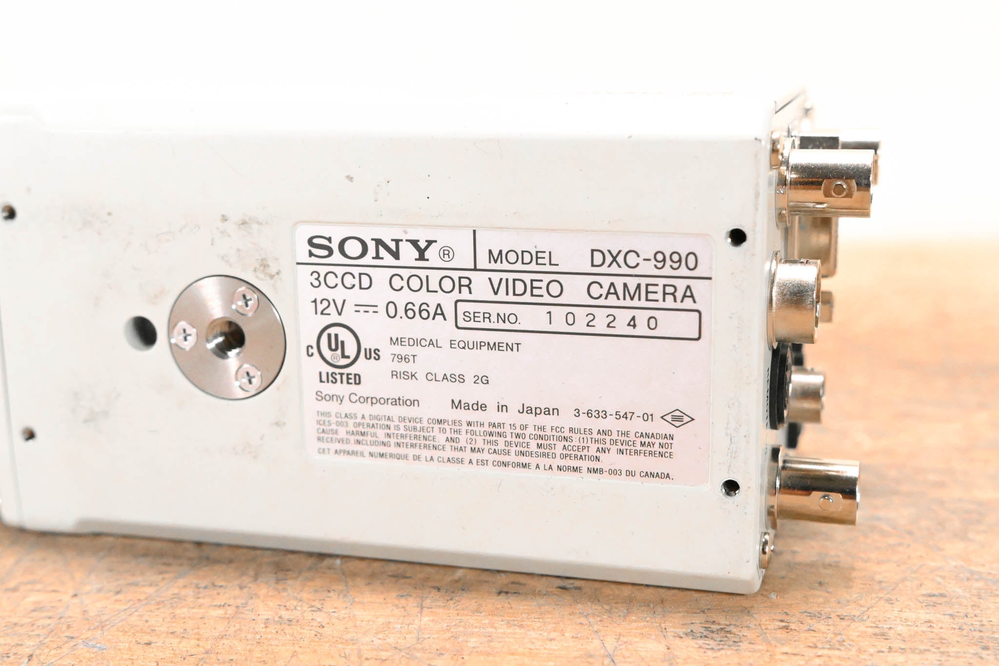 Sony DXC-990 1/2-Inch 3-CCD Color Video Camera