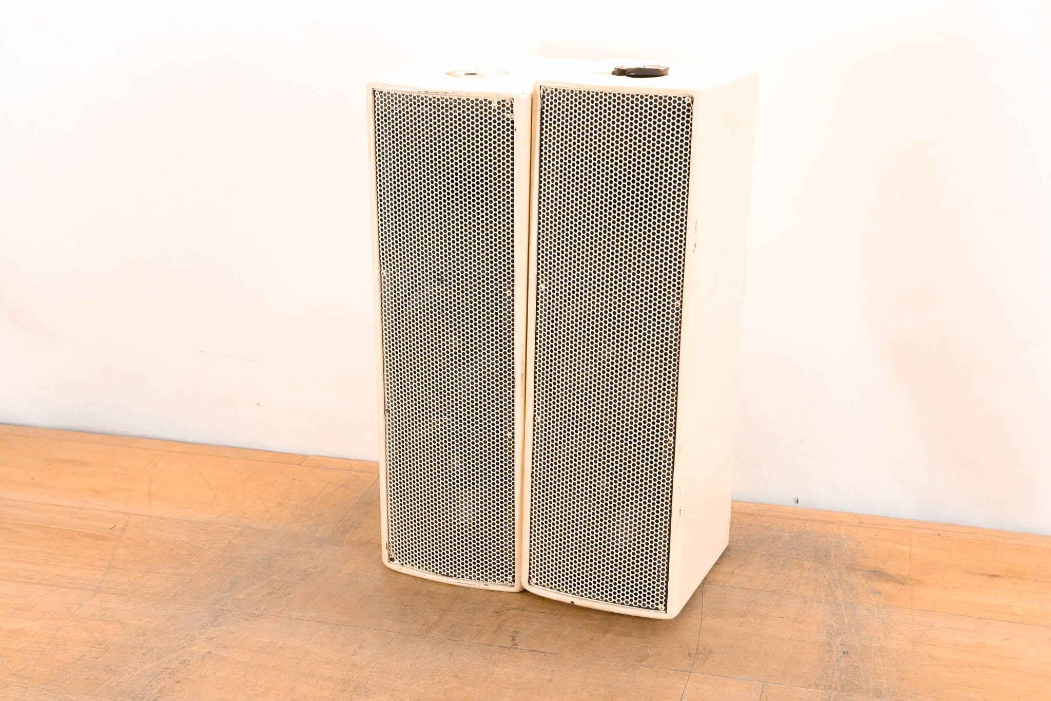 EAW UB52 Two-Way Full-Range Loudspeaker - White (PAIR)