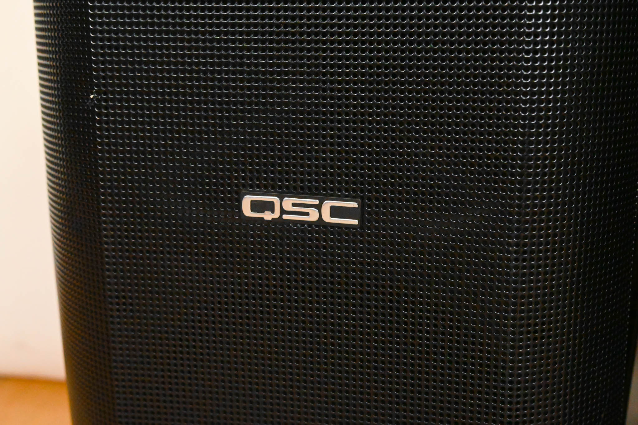 QSC I-82H 8" 2-Way 200-Watt Passive PA Speaker (PAIR)