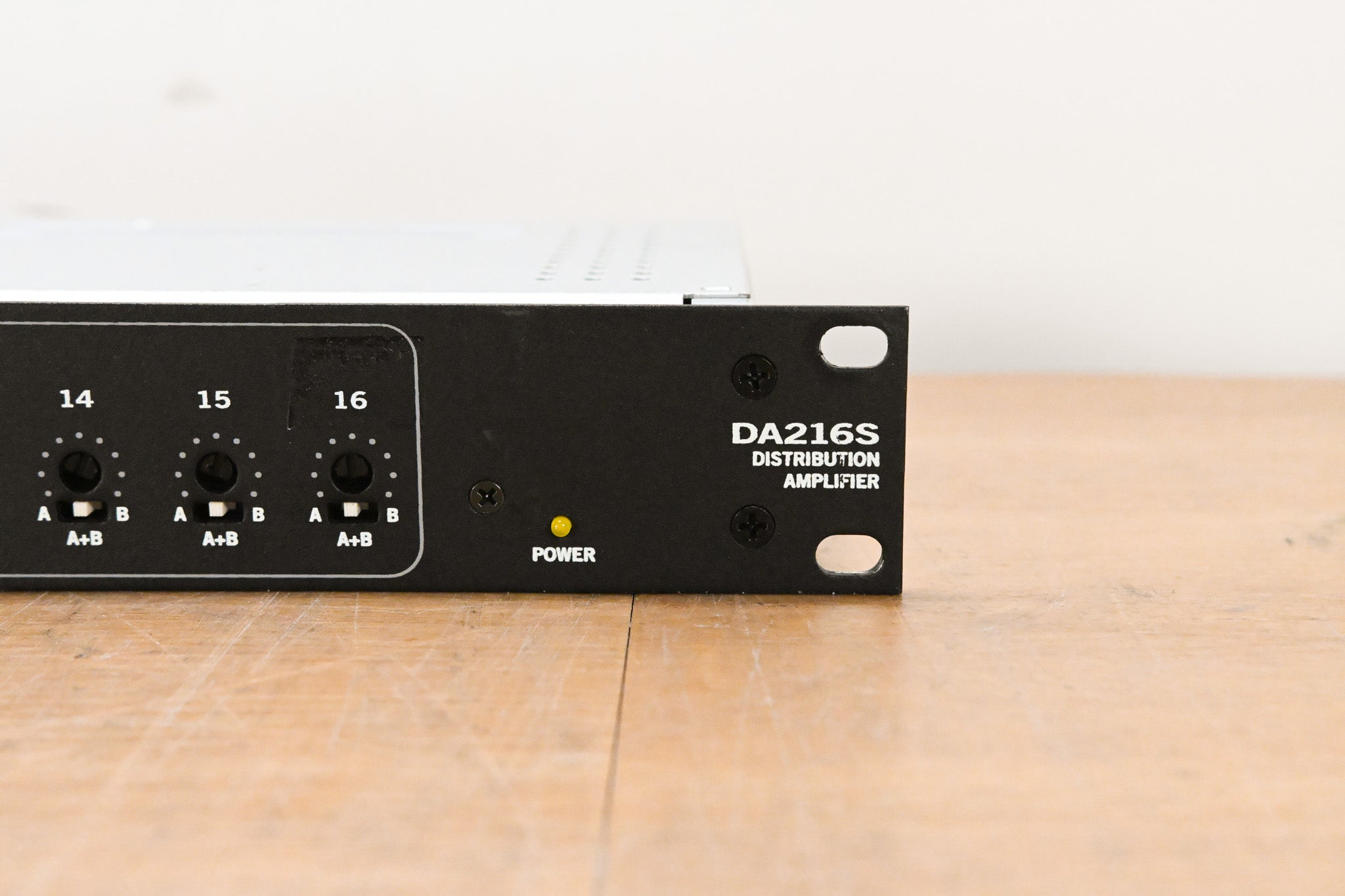 Rane DA216S 2-Input, 16-Output Distribution Line Amplifier