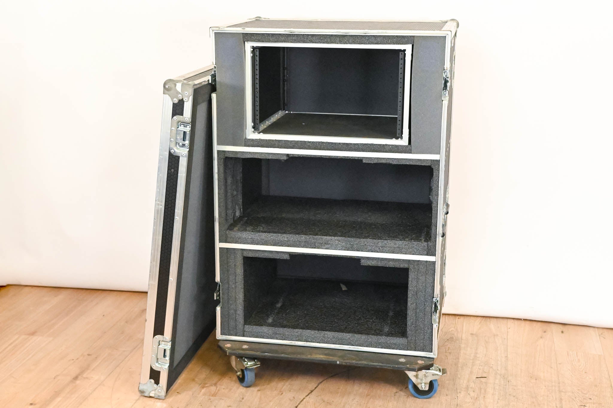 Circle Three Designs Custom Road Case 6RU, with 10" space and 9" space