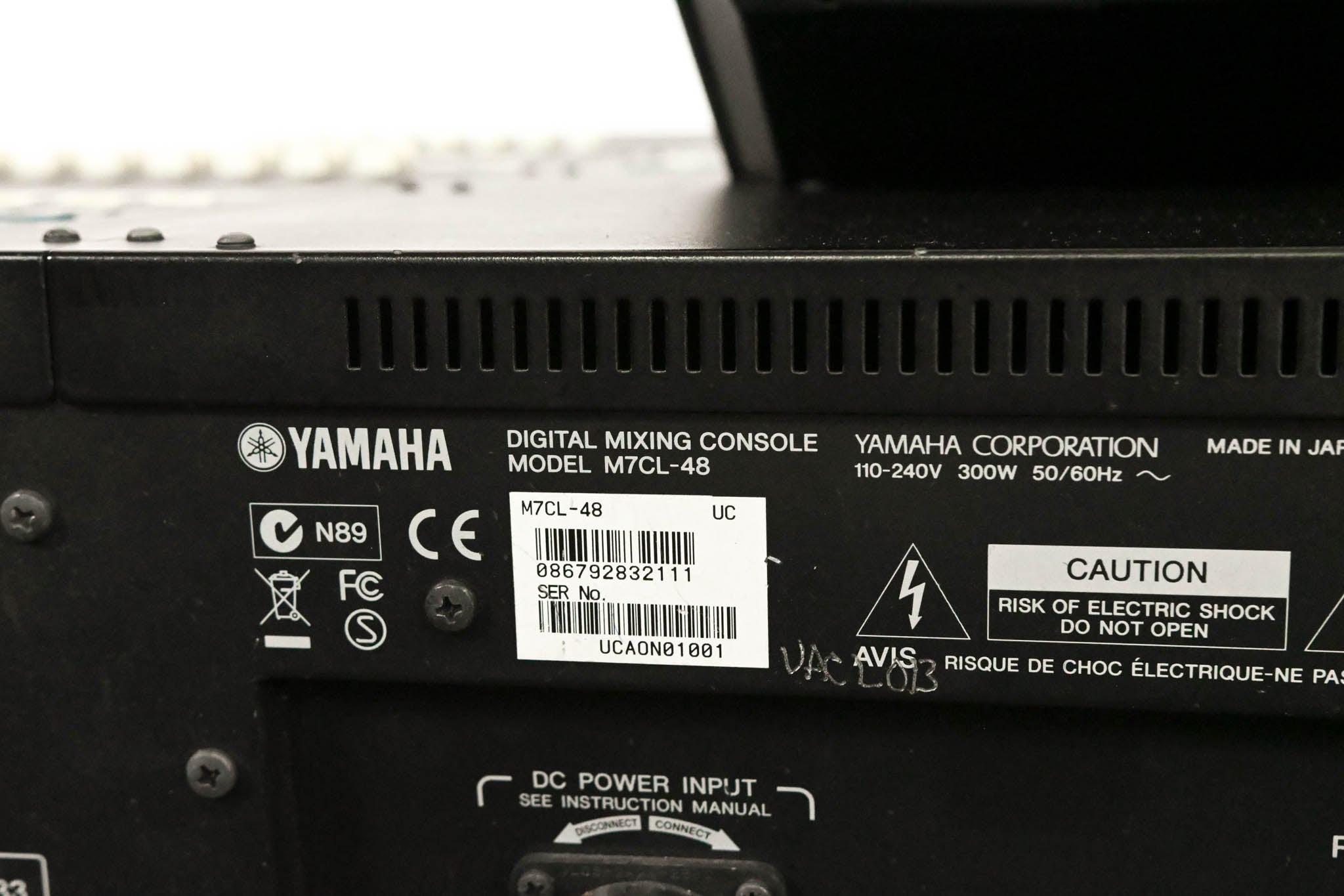 Yamaha M7CL-48 48-Channel Digital Audio Mixing Console with Road Case