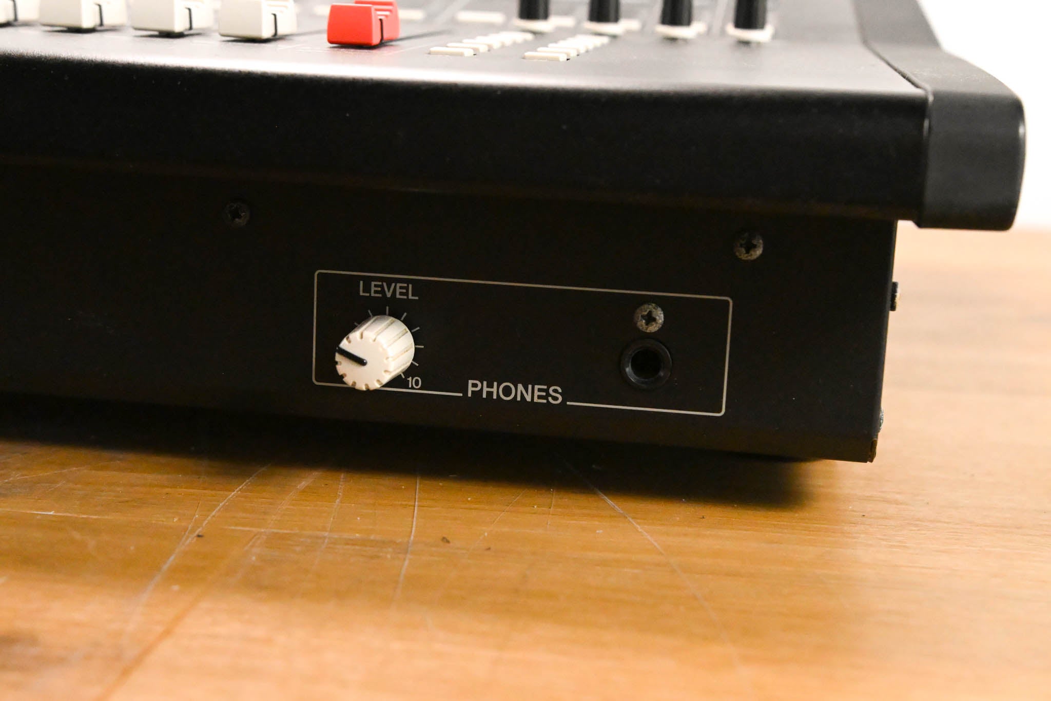 Yamaha LS9-32 32-Input Digital Mixing Console