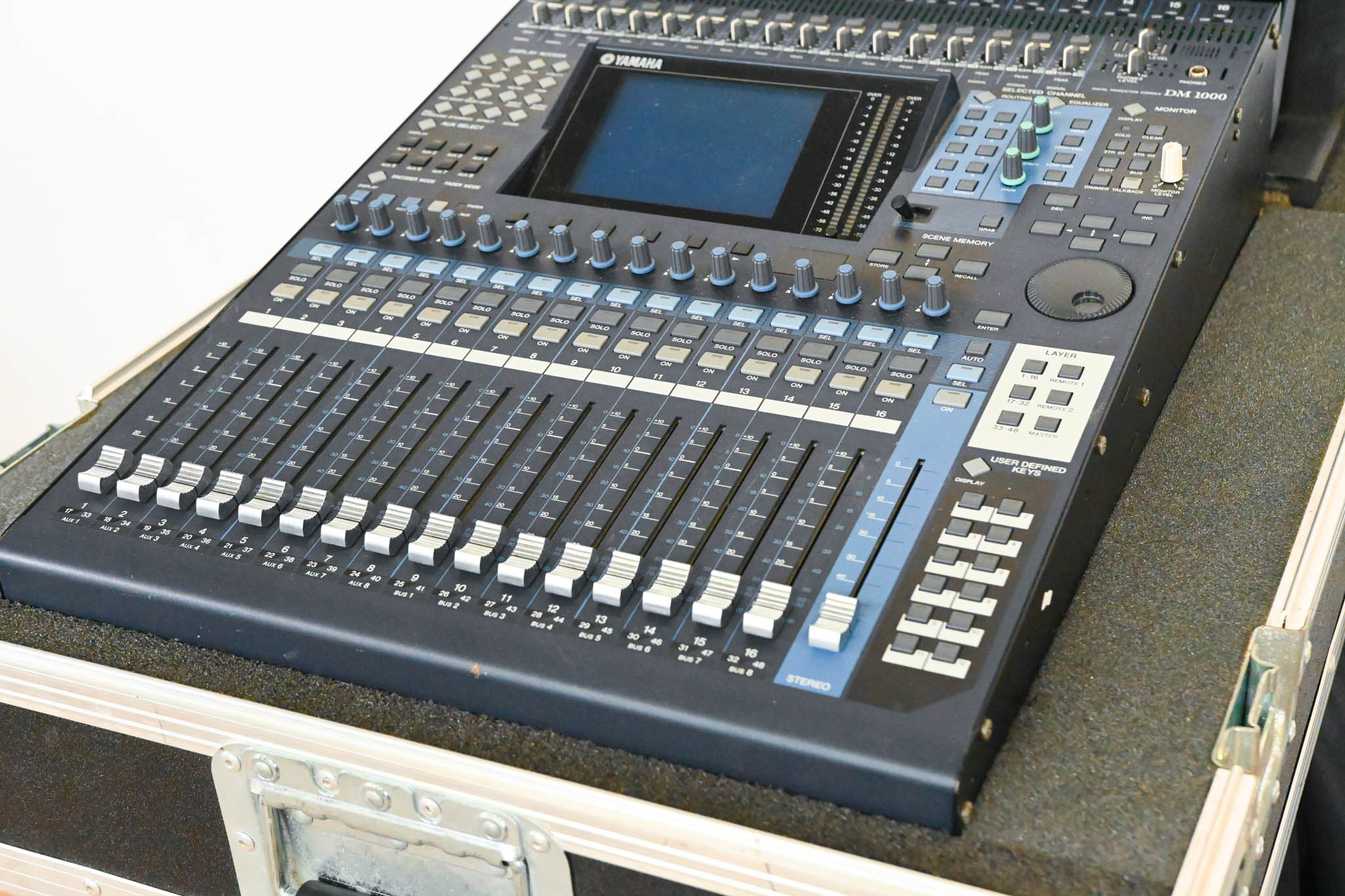 Yamaha DM1000 48-Channel Digital Audio Mixing Console w/ Road Case