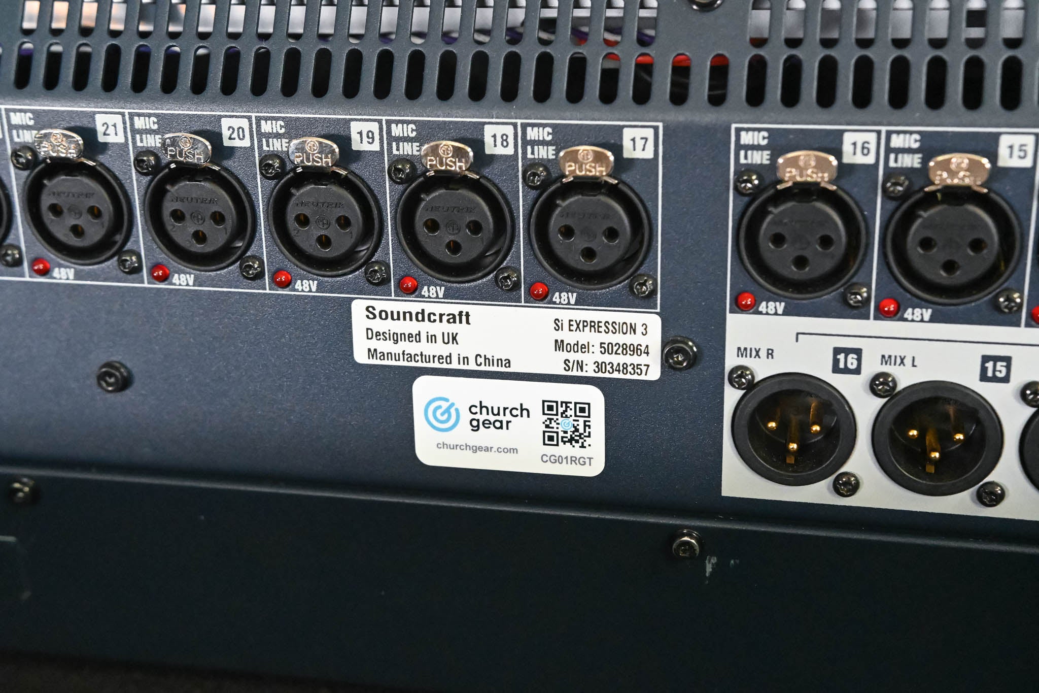 Soundcraft Si Expression 3 32-Channel Digital Mixer with SKB Case