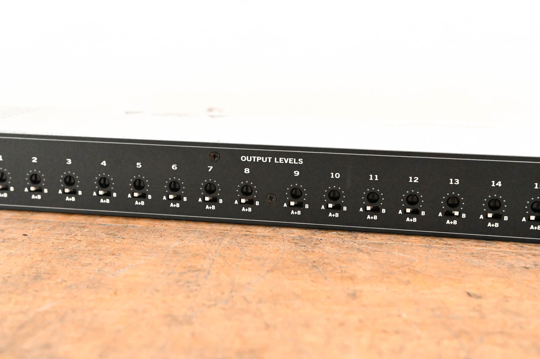 Rane DA216S 2-Input, 16-Output Distribution Line Amplifier