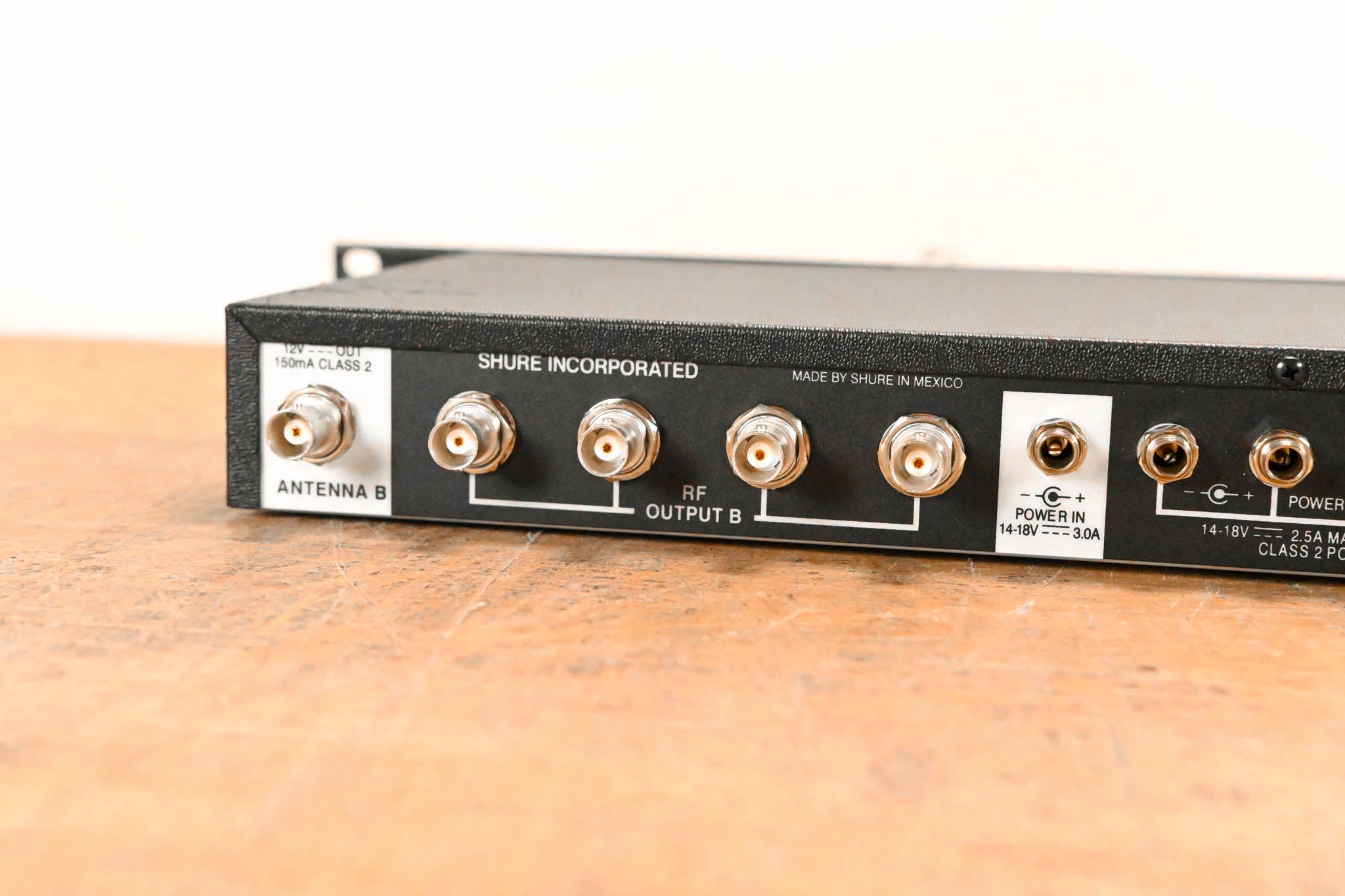 Shure UA844SWB Antenna Distribution System - 470-952 MHz NO POWER SUPPLY