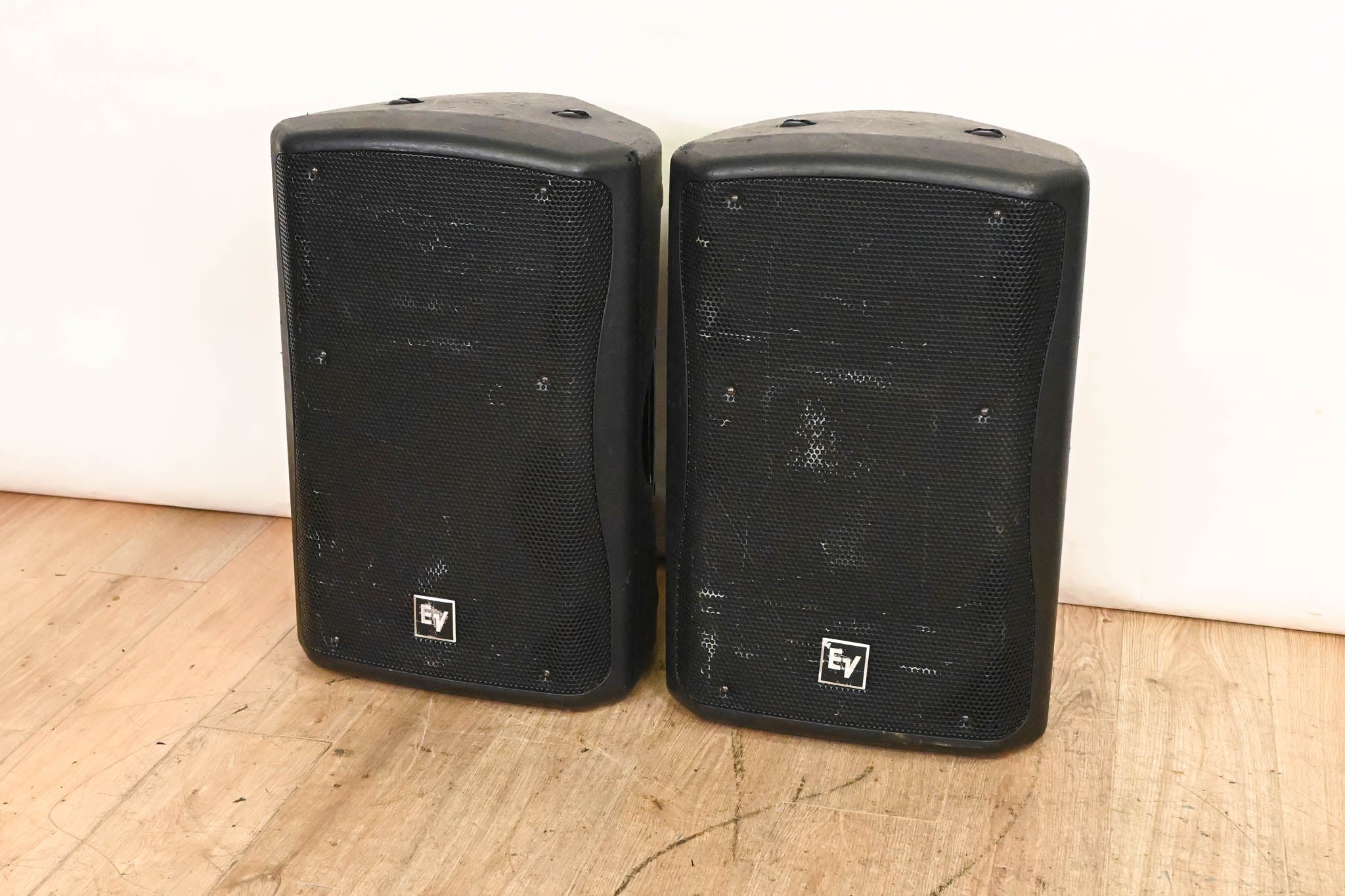 Electro-Voice (EV) ZX5-60 15" Passive 600W Speaker (PAIR) w/ Road Case