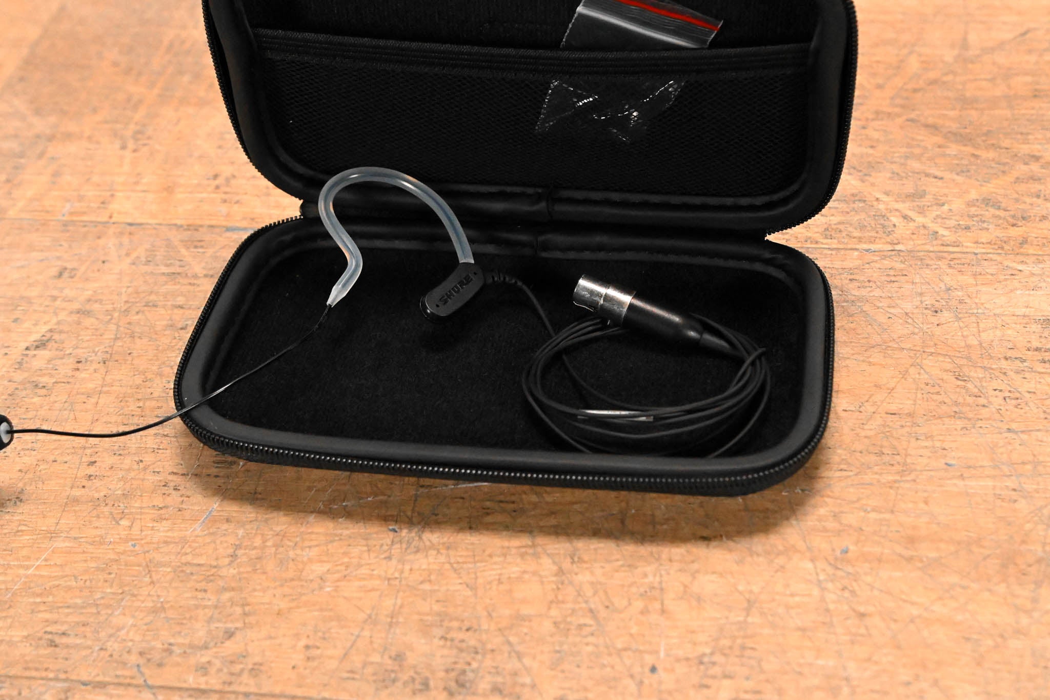 Shure MX153B/O-TQG Earset Headworn Microphone