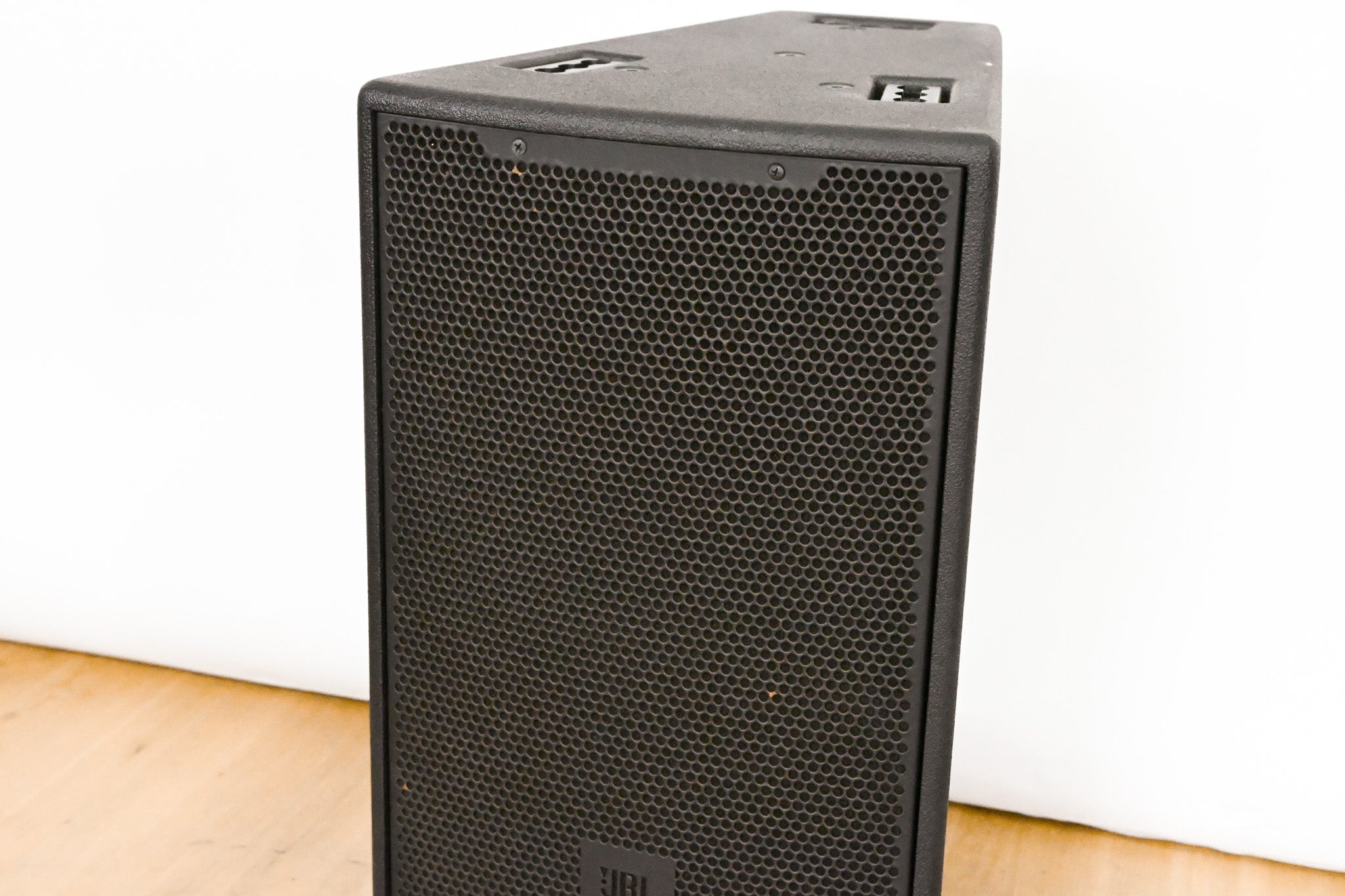 JBL VP7212/64DP 2-Way Powered Speaker