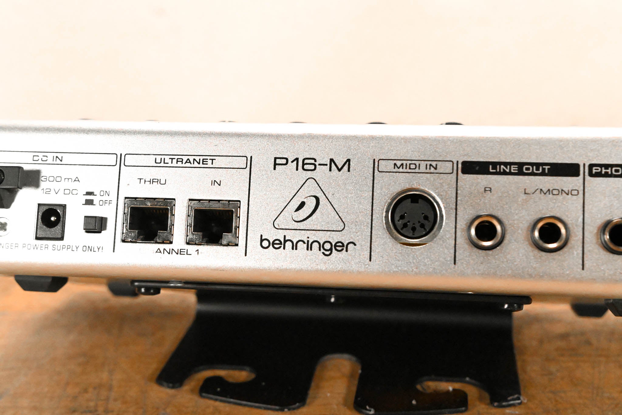 Behringer Powerplay P16-M 16-Channel Digital Personal Mixer