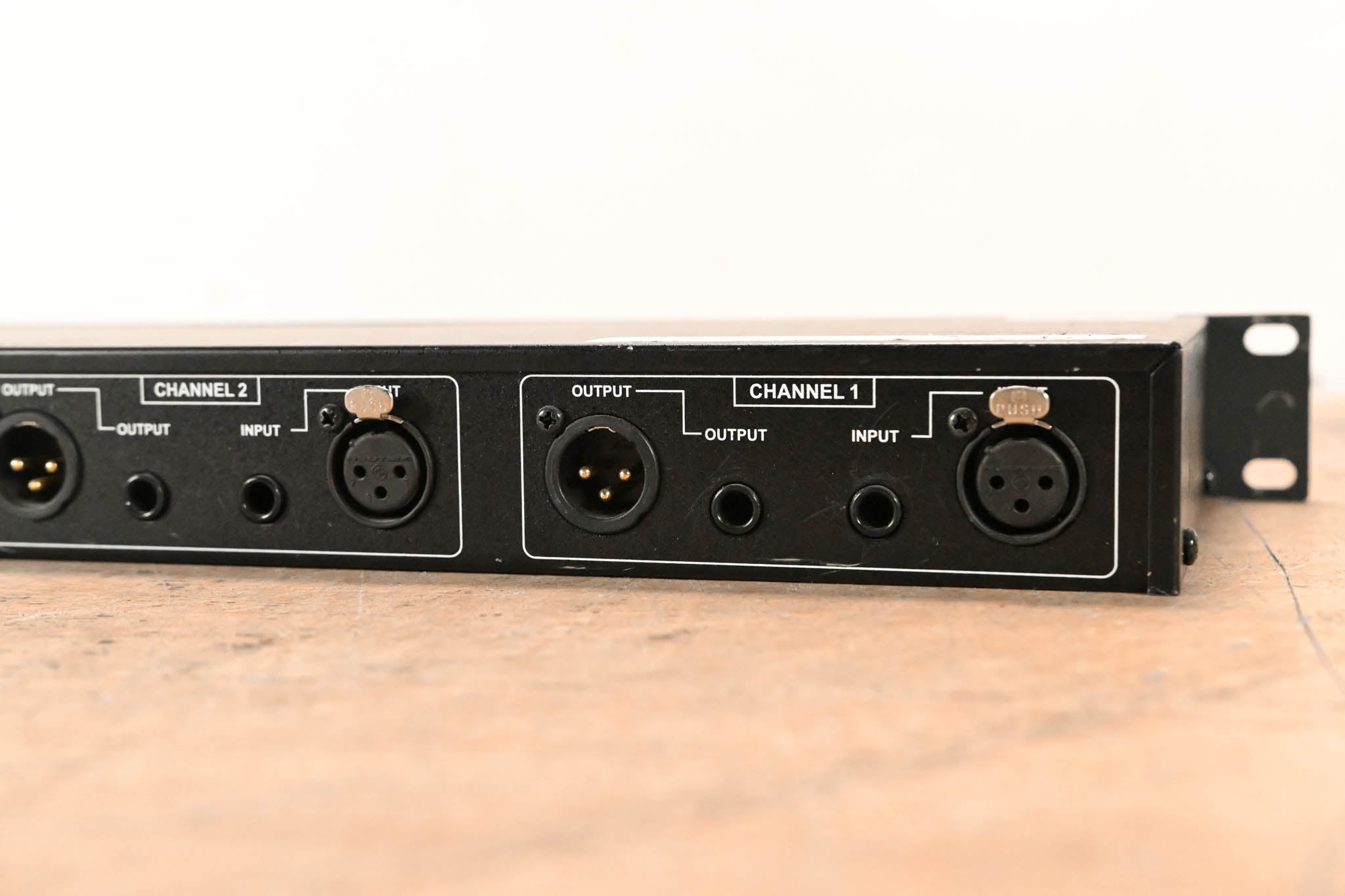 dbx 215 Dual Channel 15-Band Graphic Equalizer