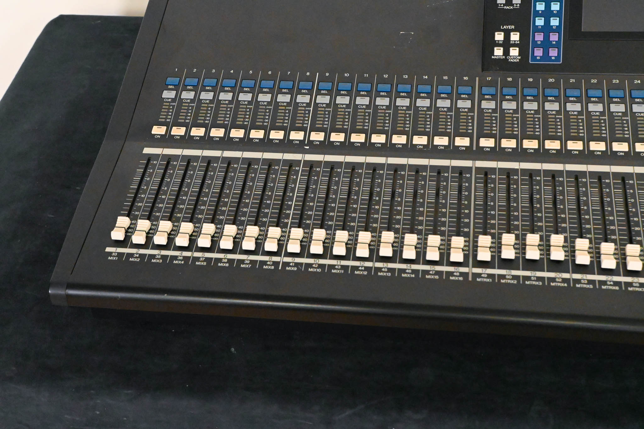 Yamaha LS9-32 32-Input Digital Mixing Console