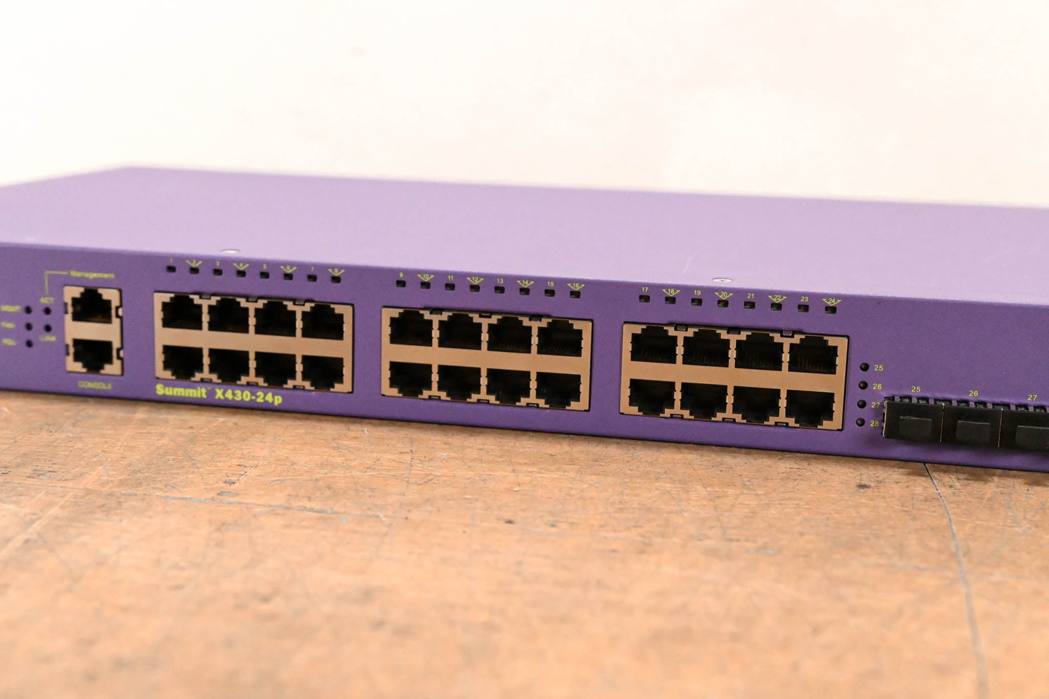 Extreme Networks Summit X430-24p 24-Port Managed Gigabit PoE Switch