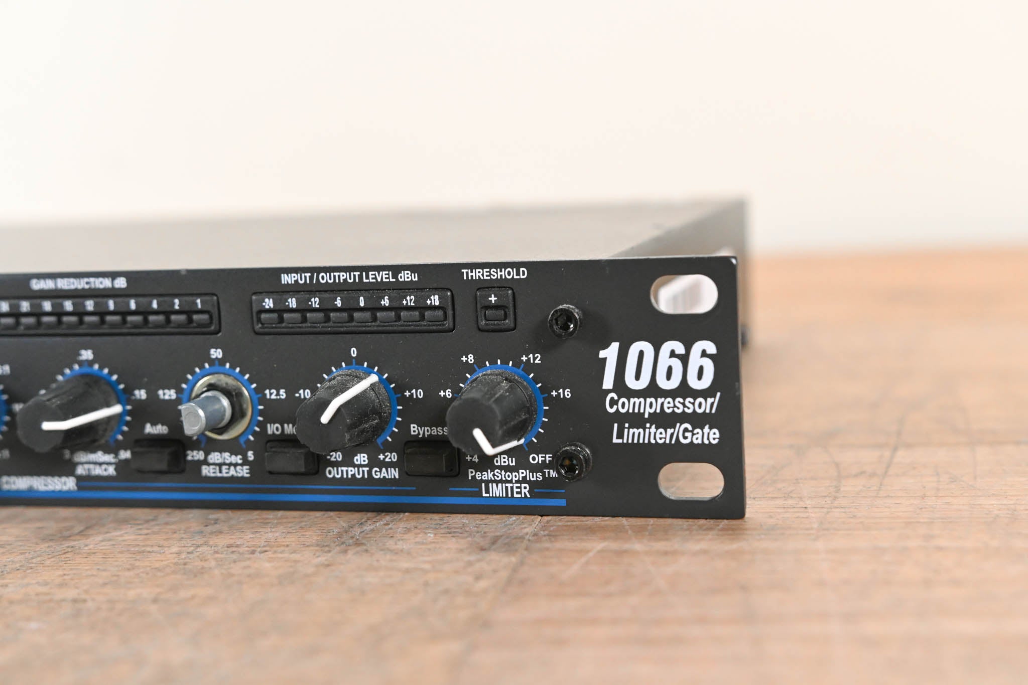 dbx 1066 2-Channel Compressor/Limiter/Gate