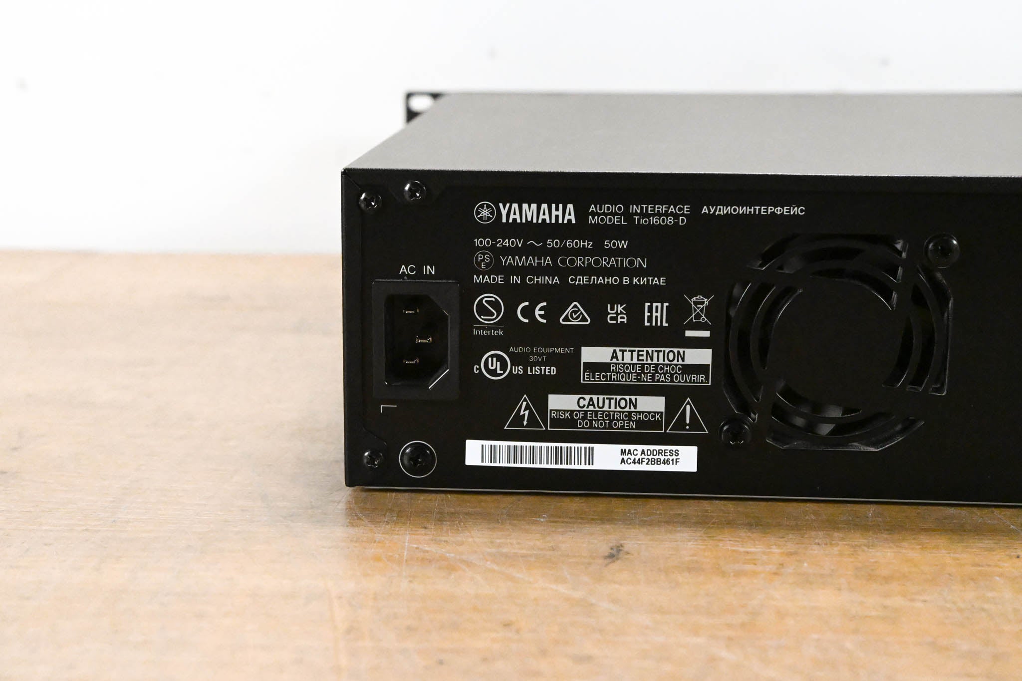 Yamaha Tio1608-D 16-Input/8-Output Dante Stagebox for TF Series Mixers