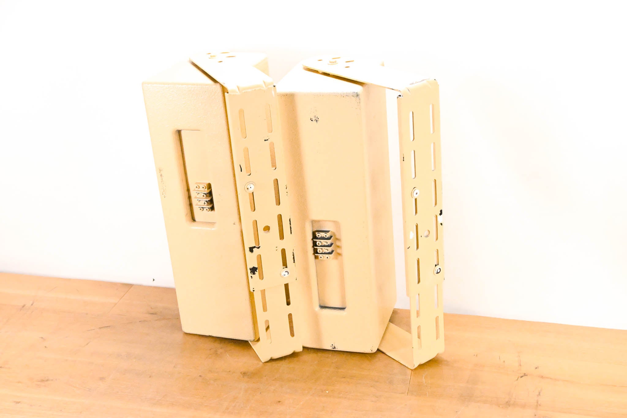 EAW UB52 Two-Way Full-Range Loudspeaker (PAIR)