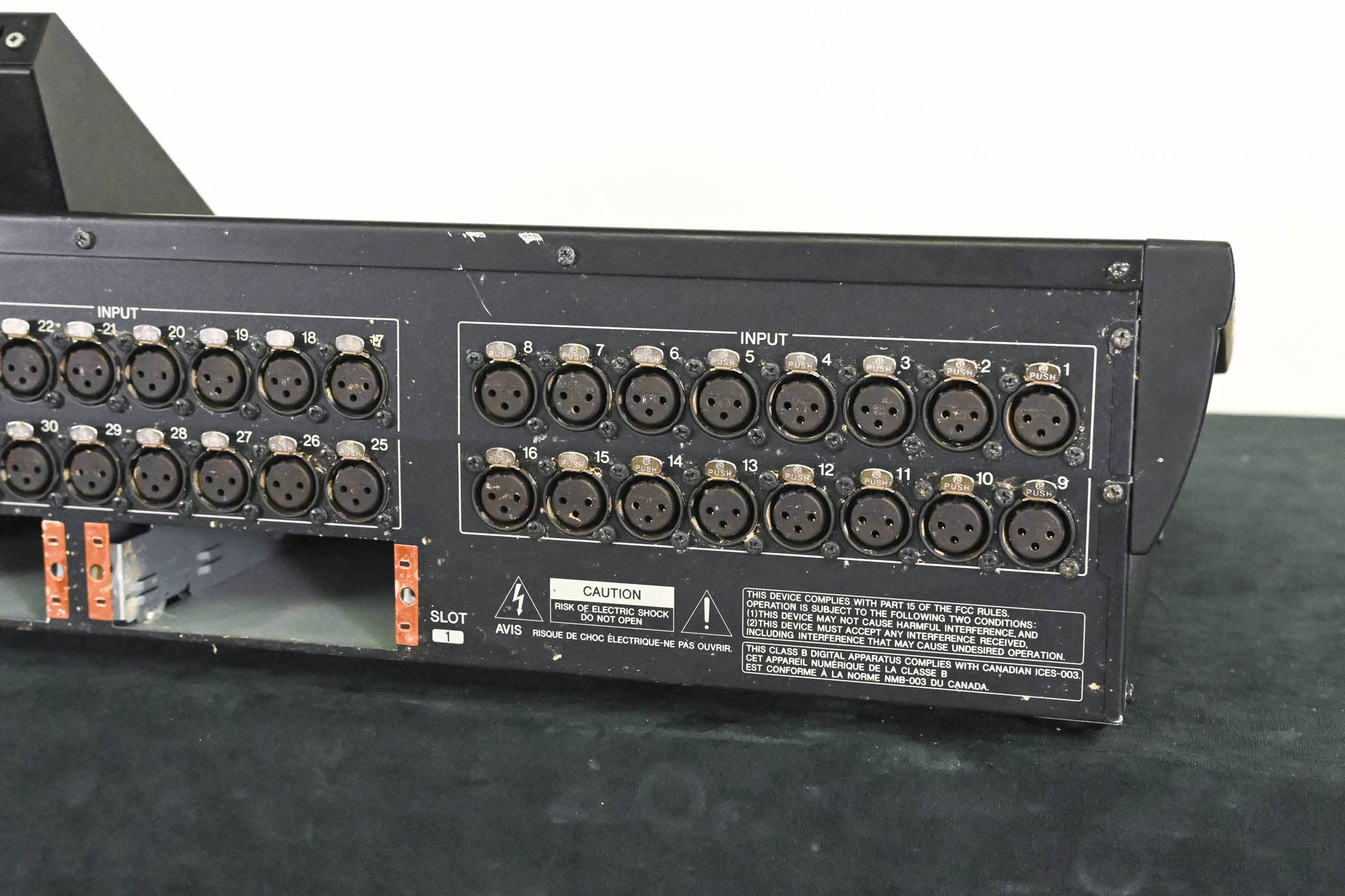 Yamaha LS9-32 32-Input Digital Mixing Console CG01SF2