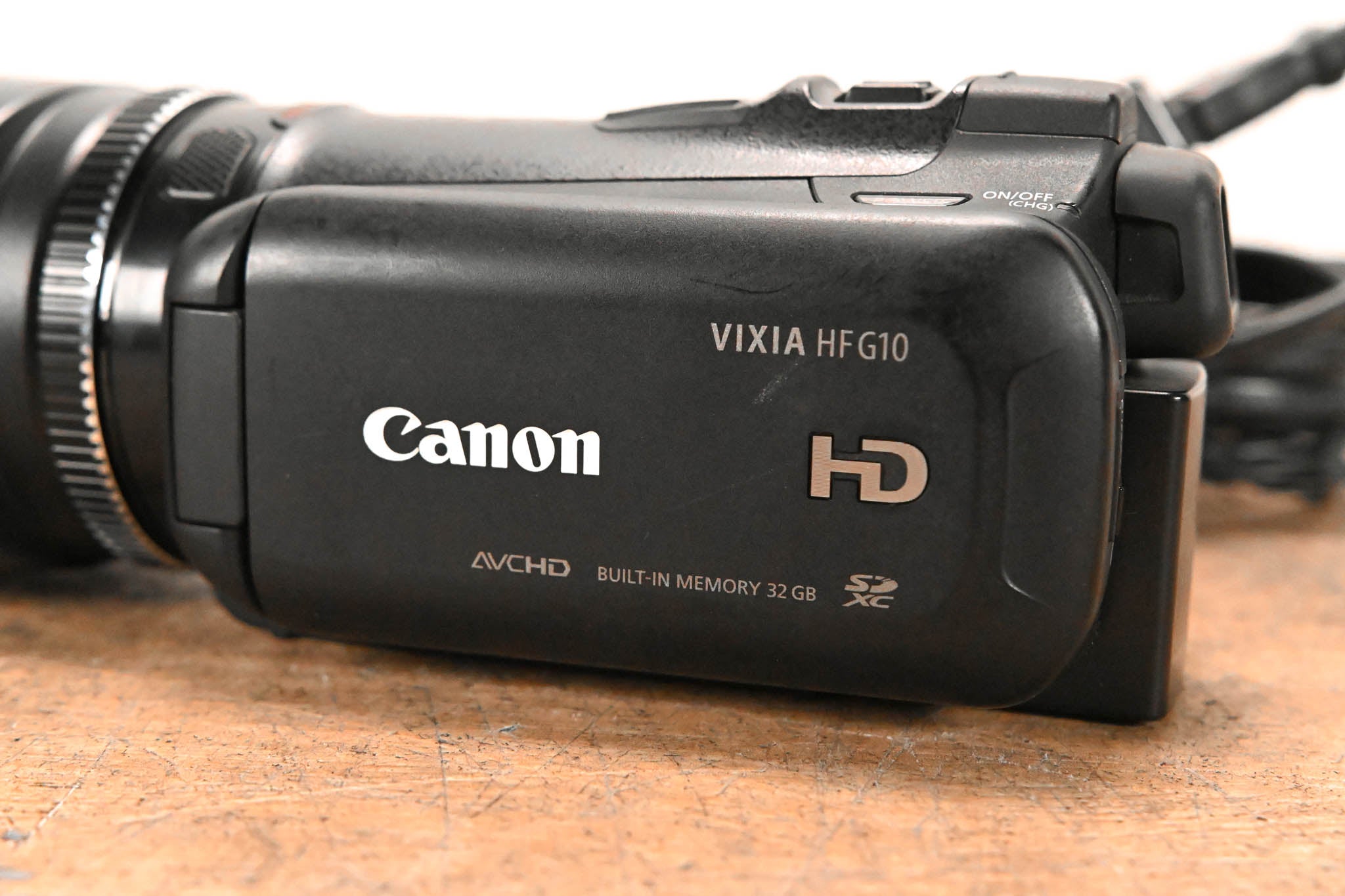 Canon Vixia HF G10 Full HD Camcorder w/HD CMOS Pro + 32GB Internal Flash