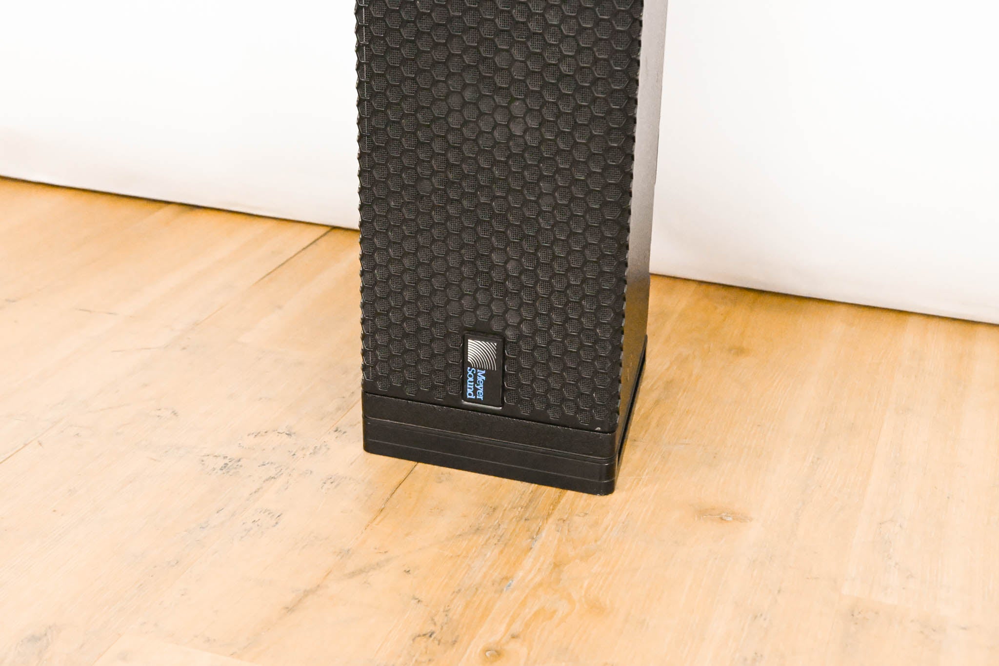Meyer Sound M1D Ultra-Compact Curvilinear Array Loudspeaker