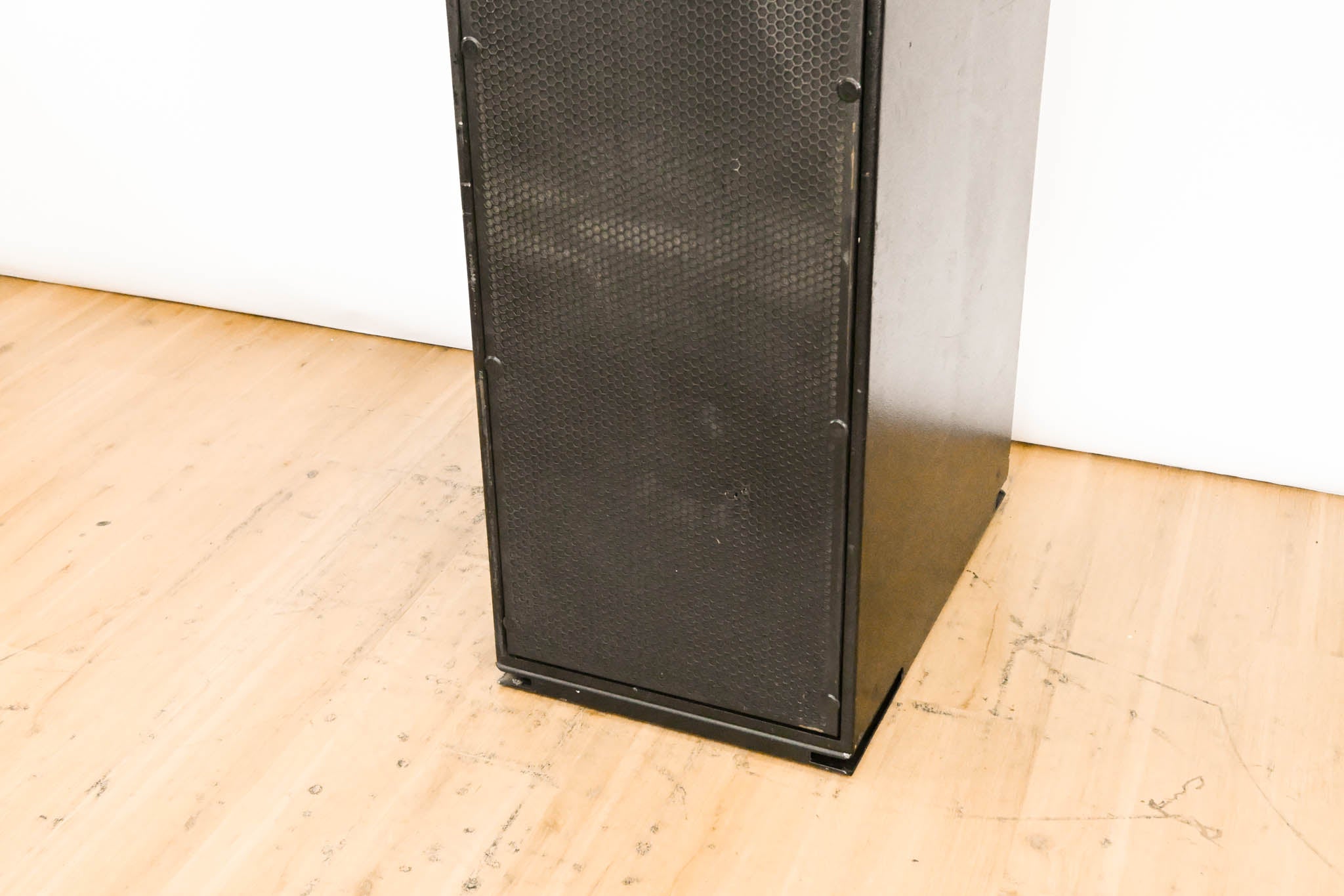 Meyer Sound M3D-SUB Active Directional Cardioid Subwoofer