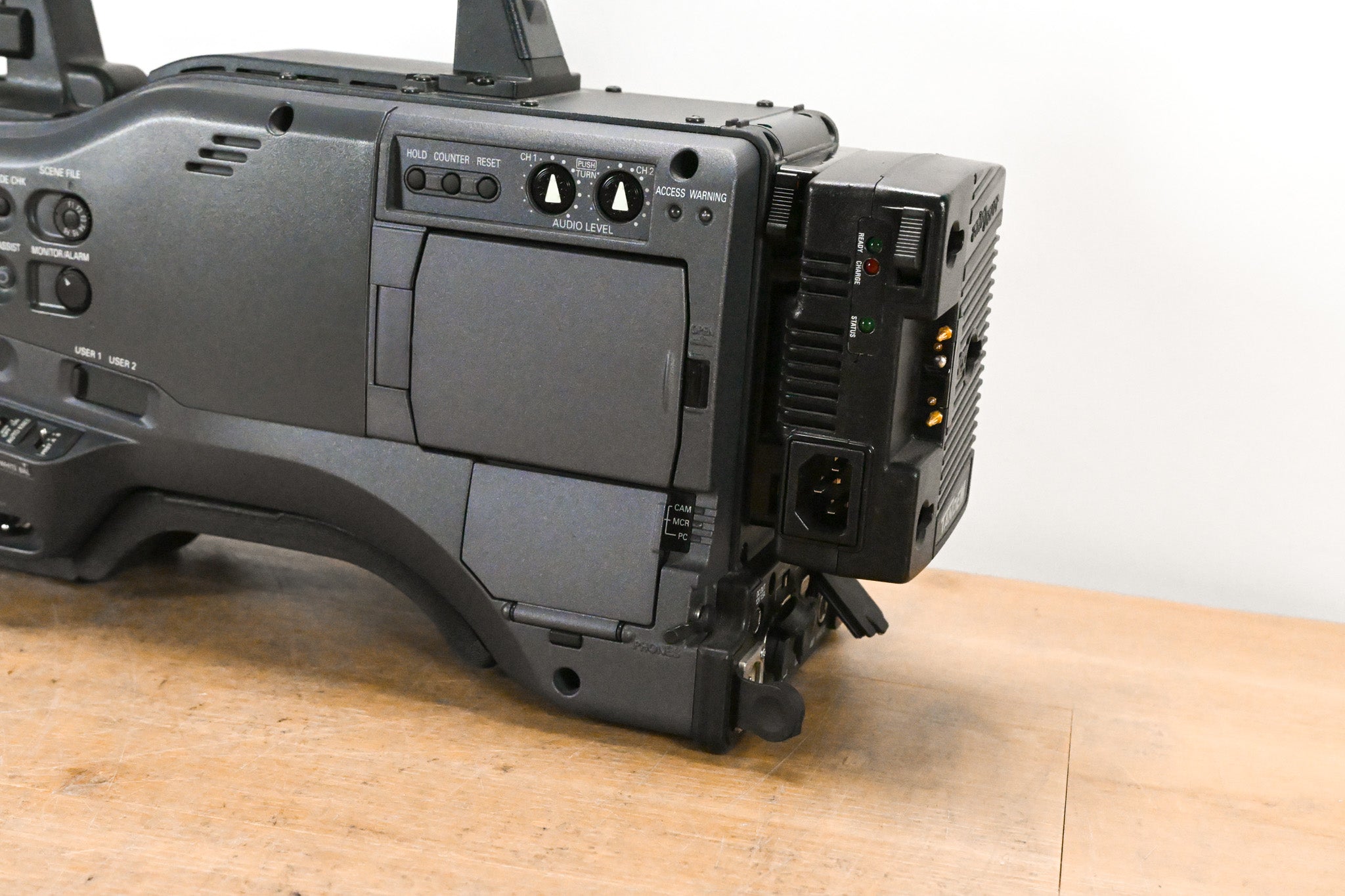 Panasonic AG-HPX500P 2/3" Shoulder-Mounted P2HD Camcorder