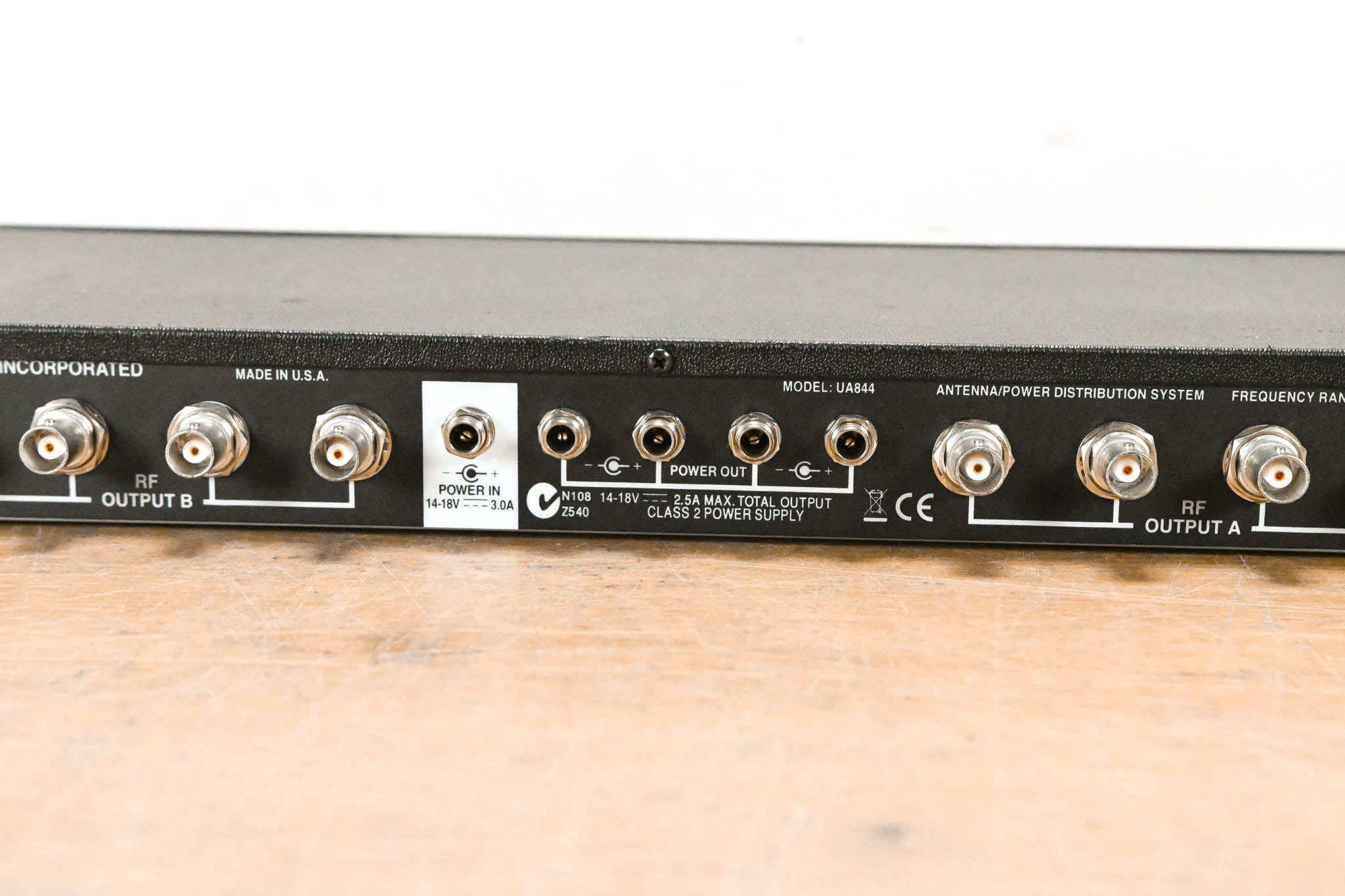 Shure UA844 Antenna Distribution System - 470-900 MHz (NO POWER SUPPLY)