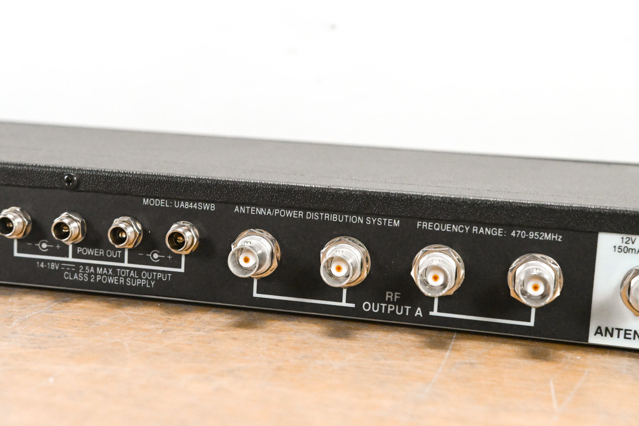 Shure UA844SWB Antenna Distribution System - 470-952 MHz (NO PSU)