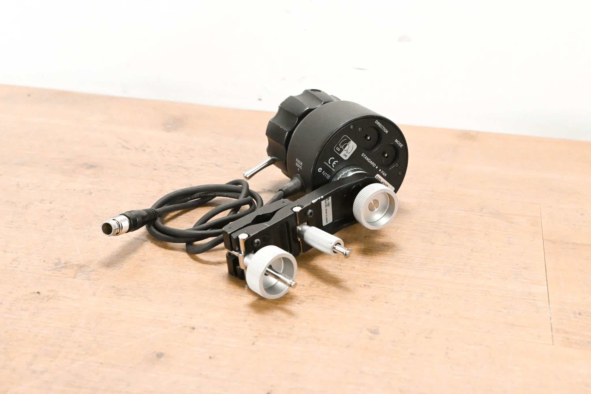 Canon FPD-400D Digital Focus Servo Demand with CR-10 Mount Clamp