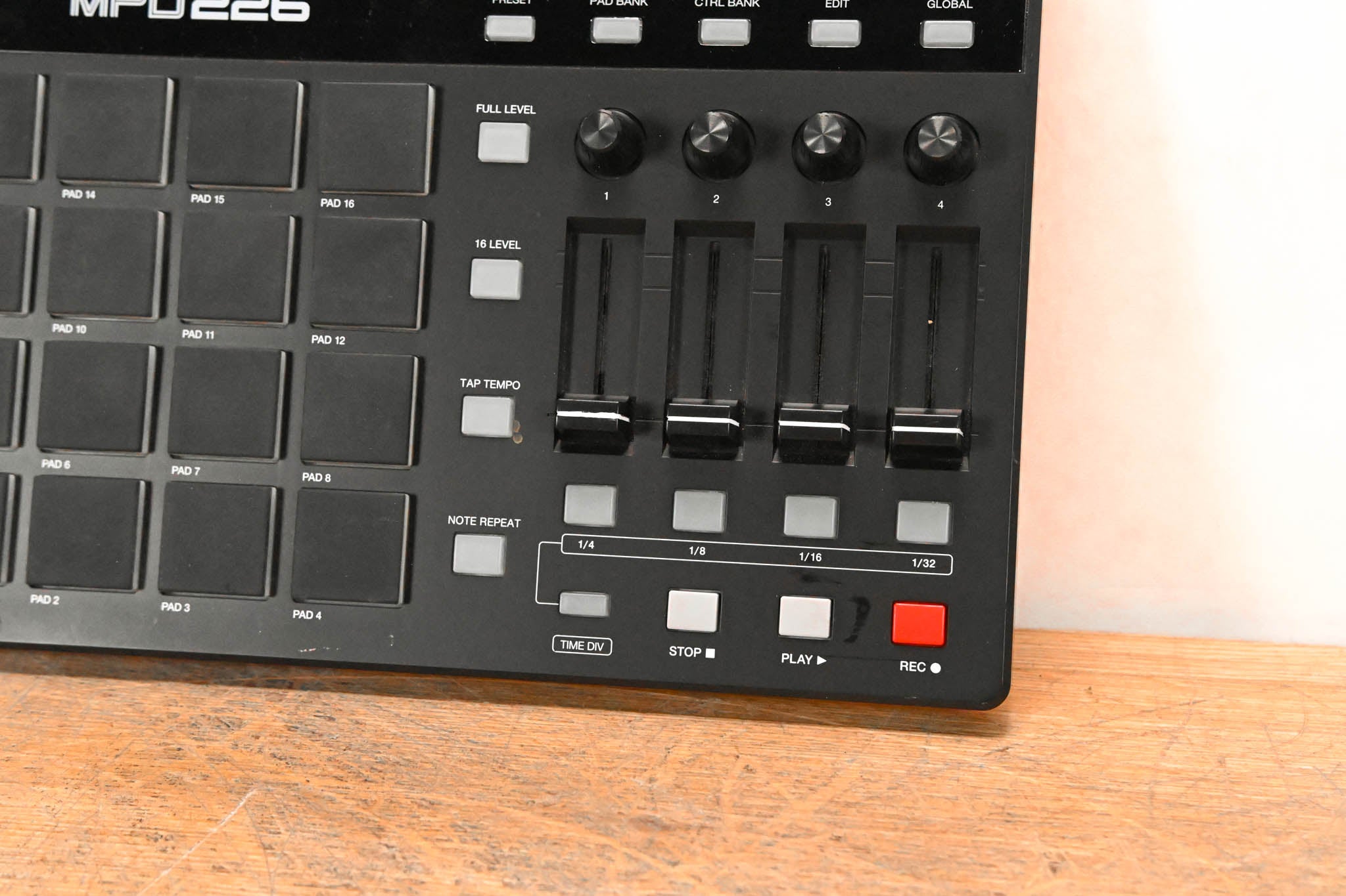 Akai MPD226 Midi Pad Controller (NO POWER SUPPLY)