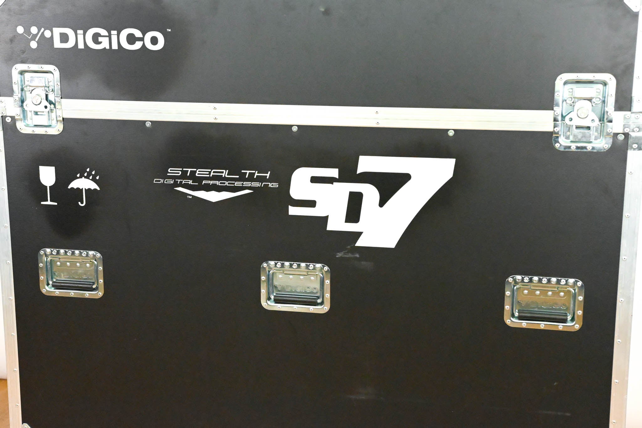 DiGiCo SD7 Digital Console w/Dual Engines, Waves, ST Optical & Road Case