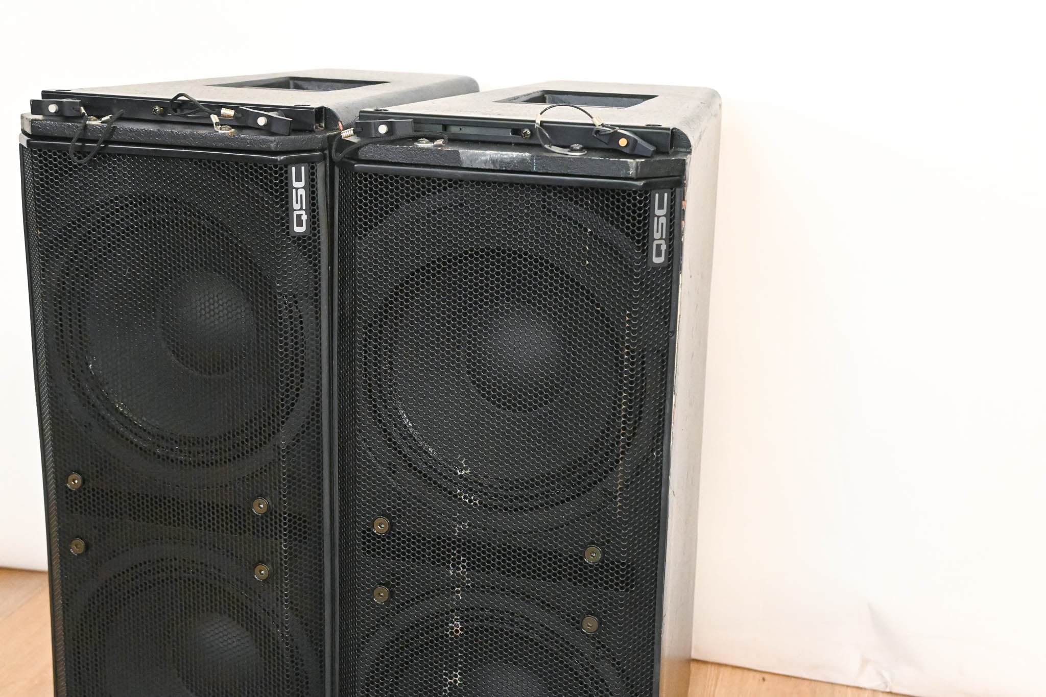 QSC WideLine-10 Dual 10-Inch Wide Line Array Speaker (PAIR)