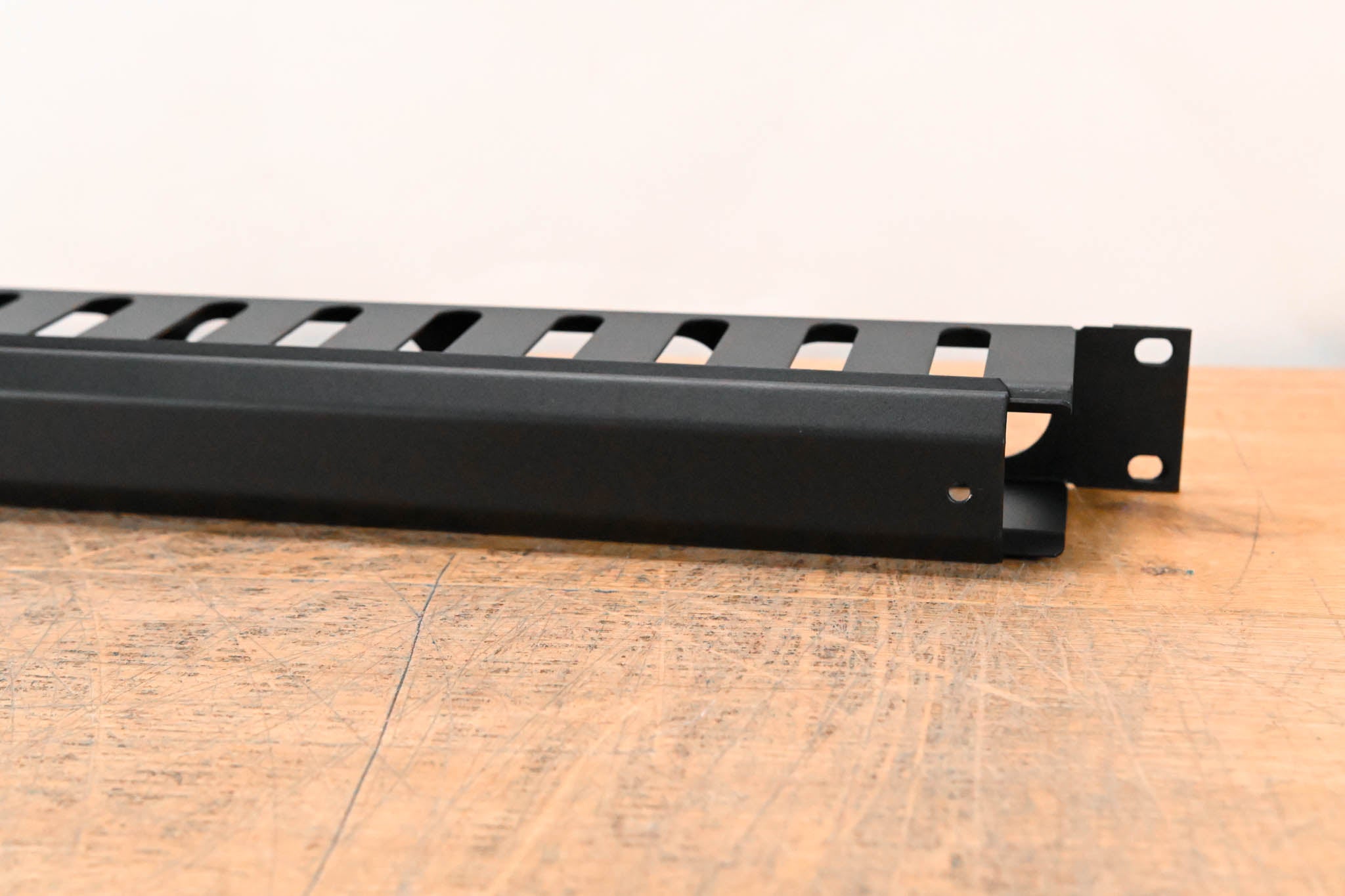 Gator Rackworks GRW-PNLCBLMNG1 1U Cable Management with Cap
