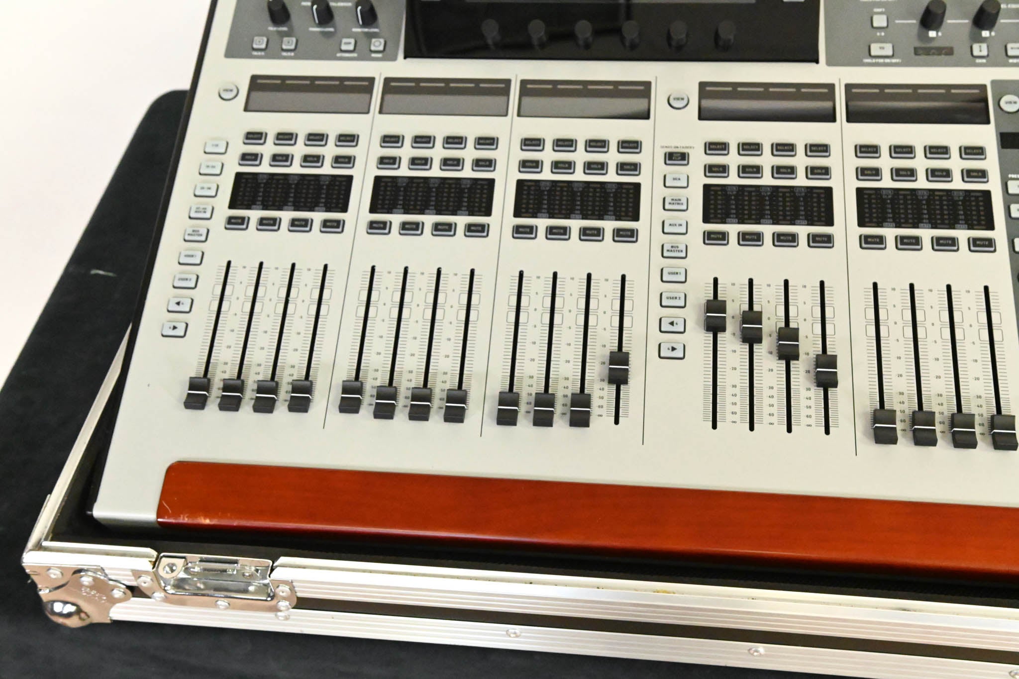 Behringer WING 48-Channel Digital Mixer with Road Case