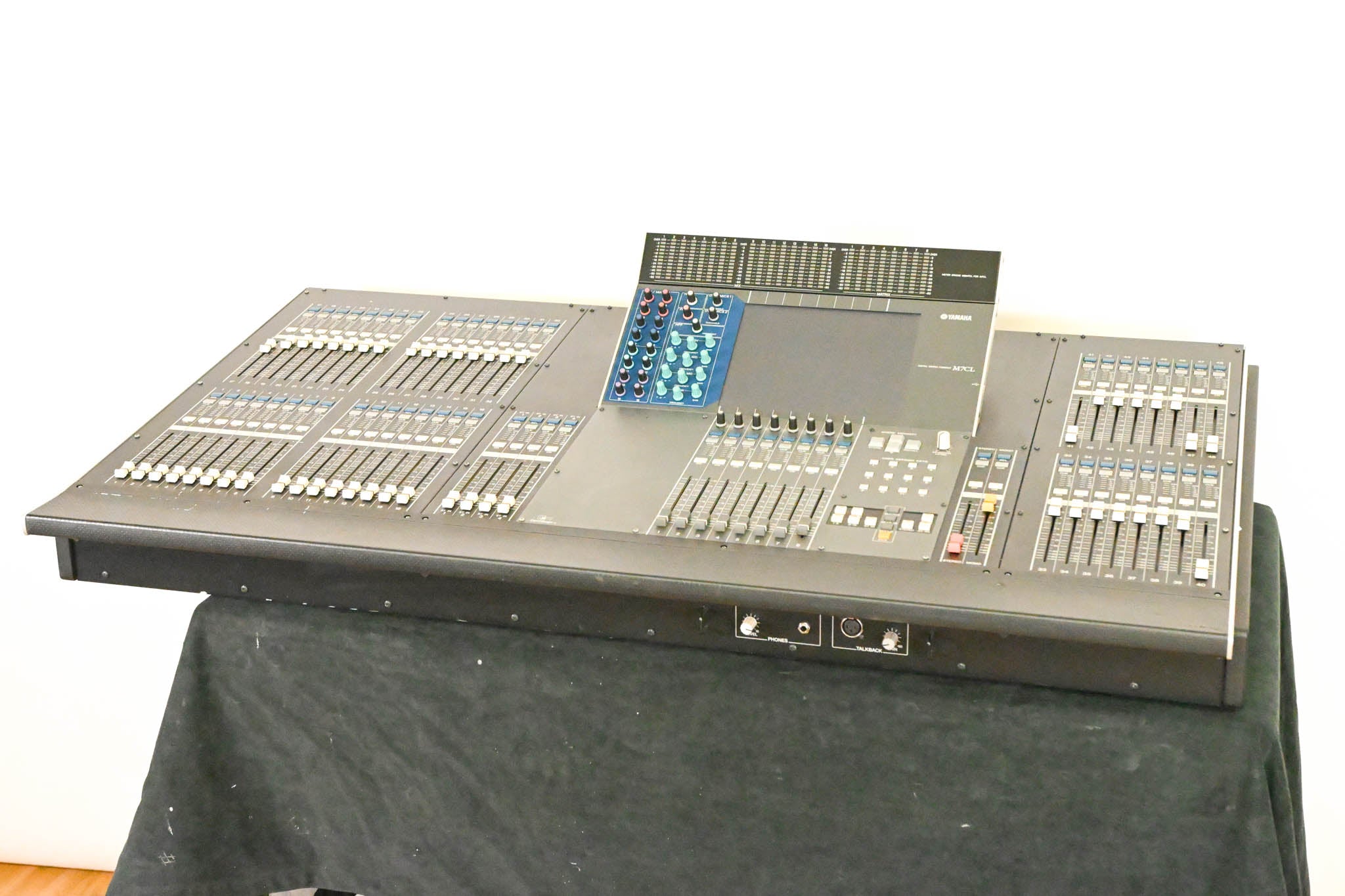Yamaha M7CL-48 48-Channel Digital Audio Mixing Console