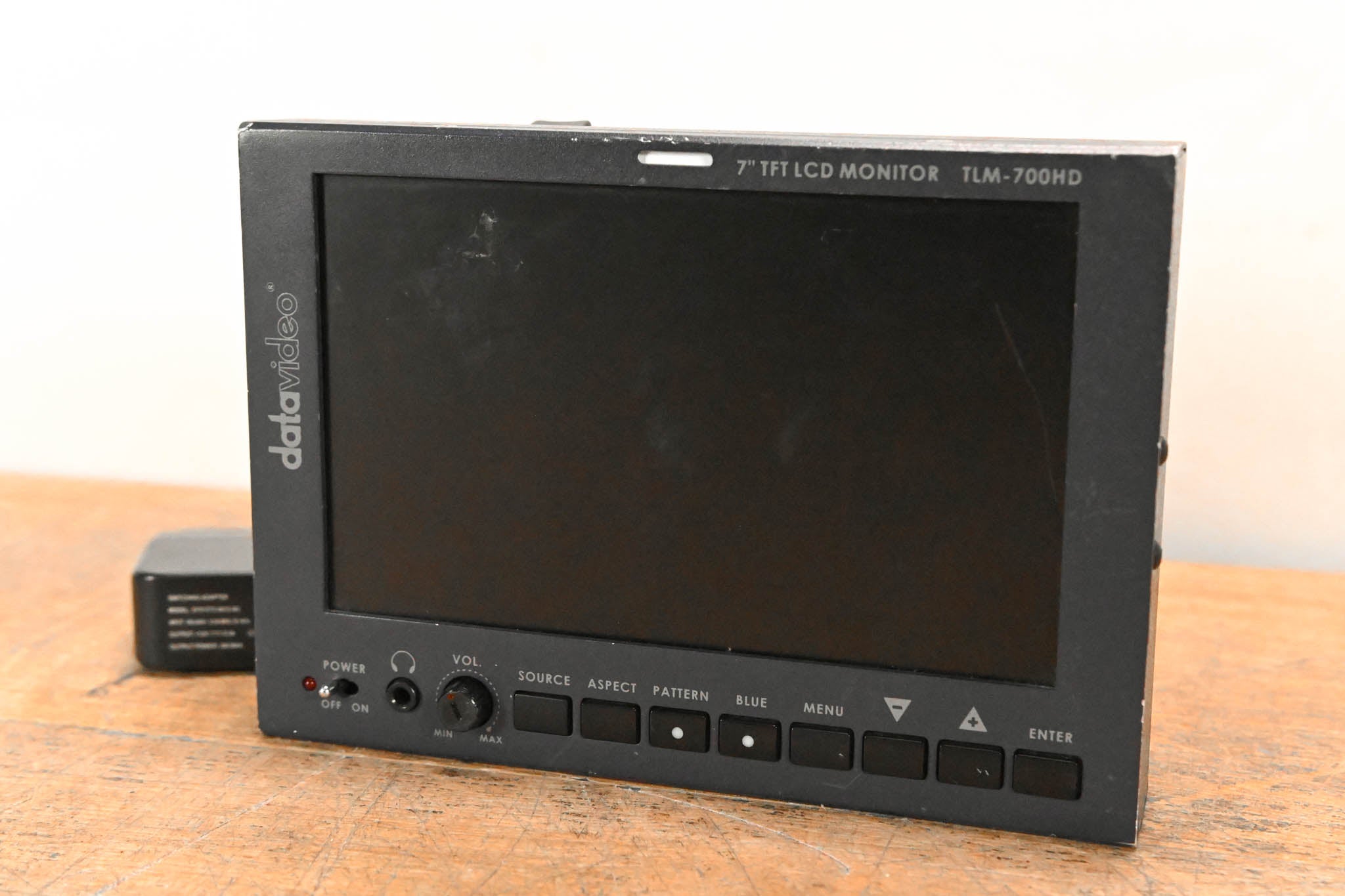 Datavideo TLM-700HD 7" HD/SD TFT LCD Monitor w/ V-Mount Battery Adapter