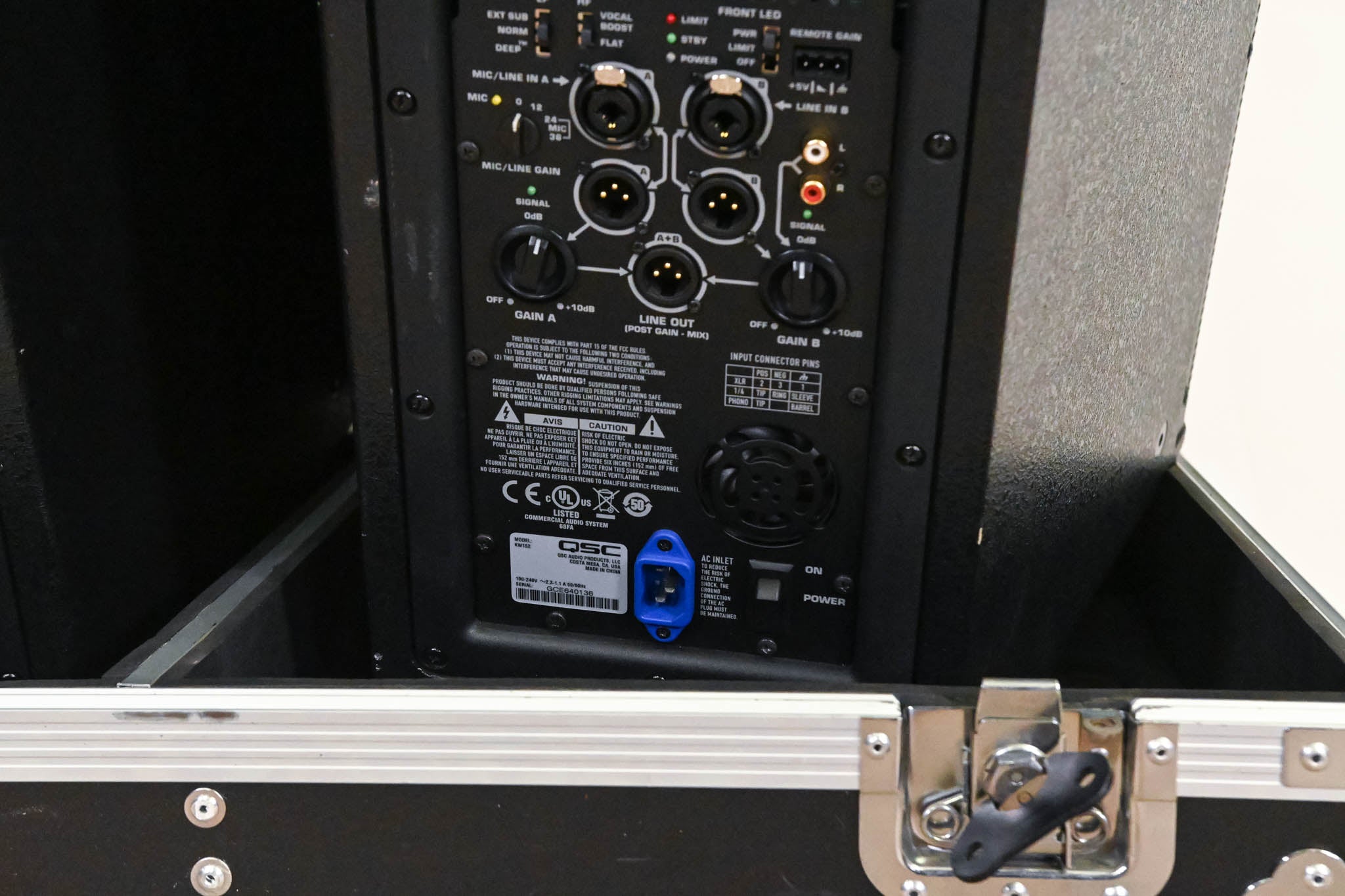 QSC KW152 Active 15" 2-Way Powered Speaker (PAIR) with Road Case