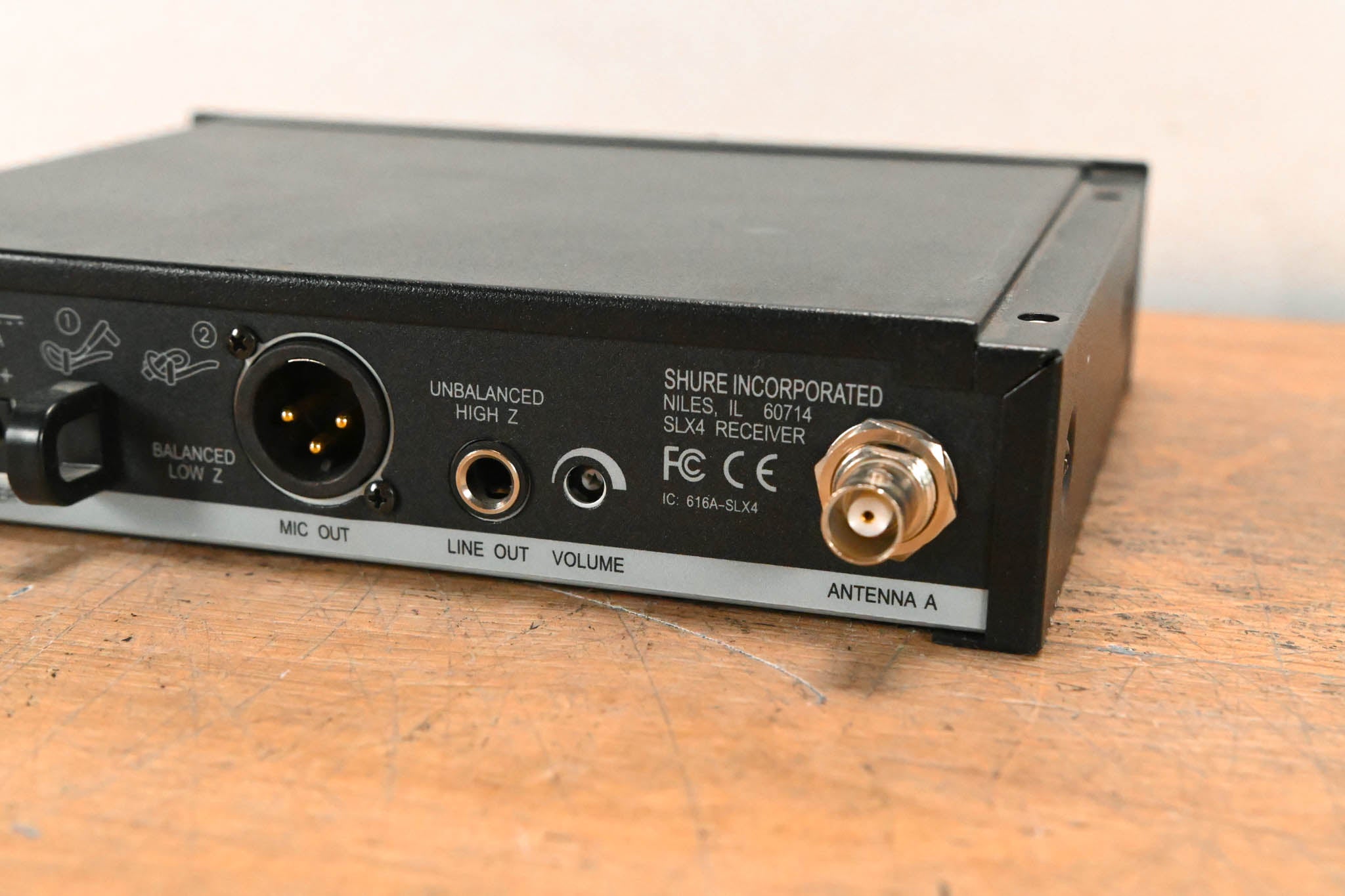 Shure SLX4 Wireless Receiver - L4 Band: 638-662 MHz (NO POWER SUPPLY)