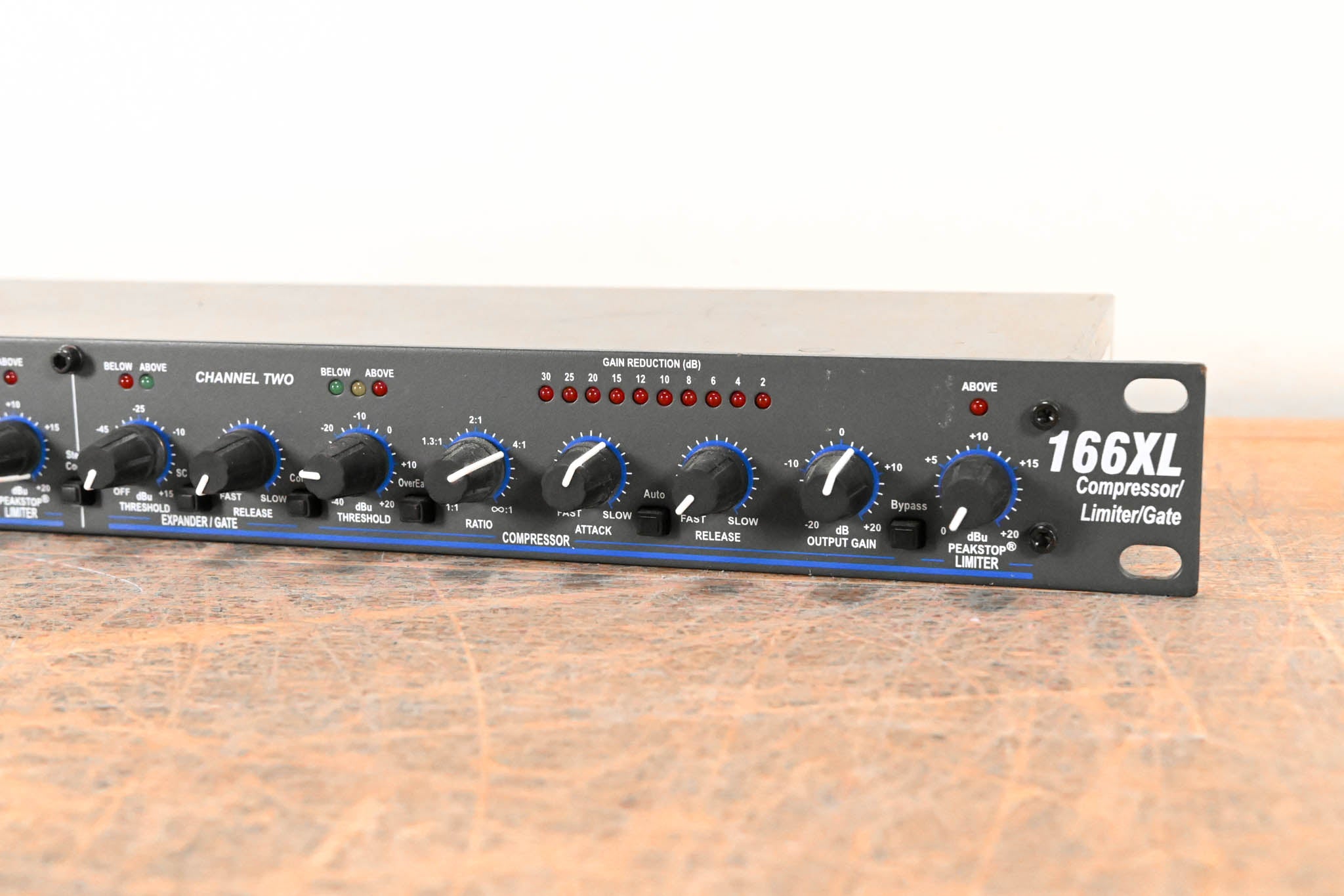 dbx 166XL 2-Channel Compressor/Limiter/Gate