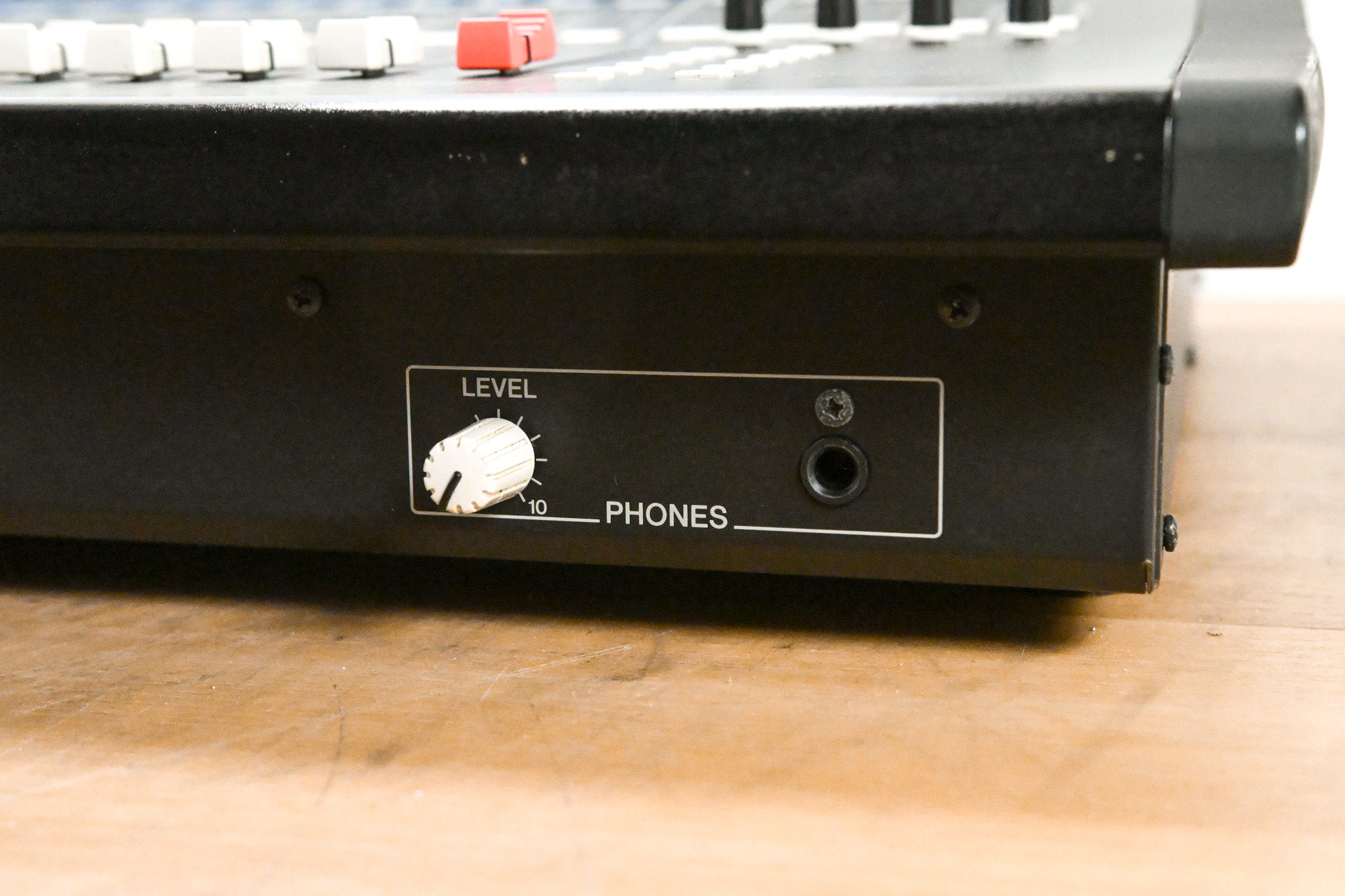 Yamaha LS9-32 32-Input Digital Mixing Console