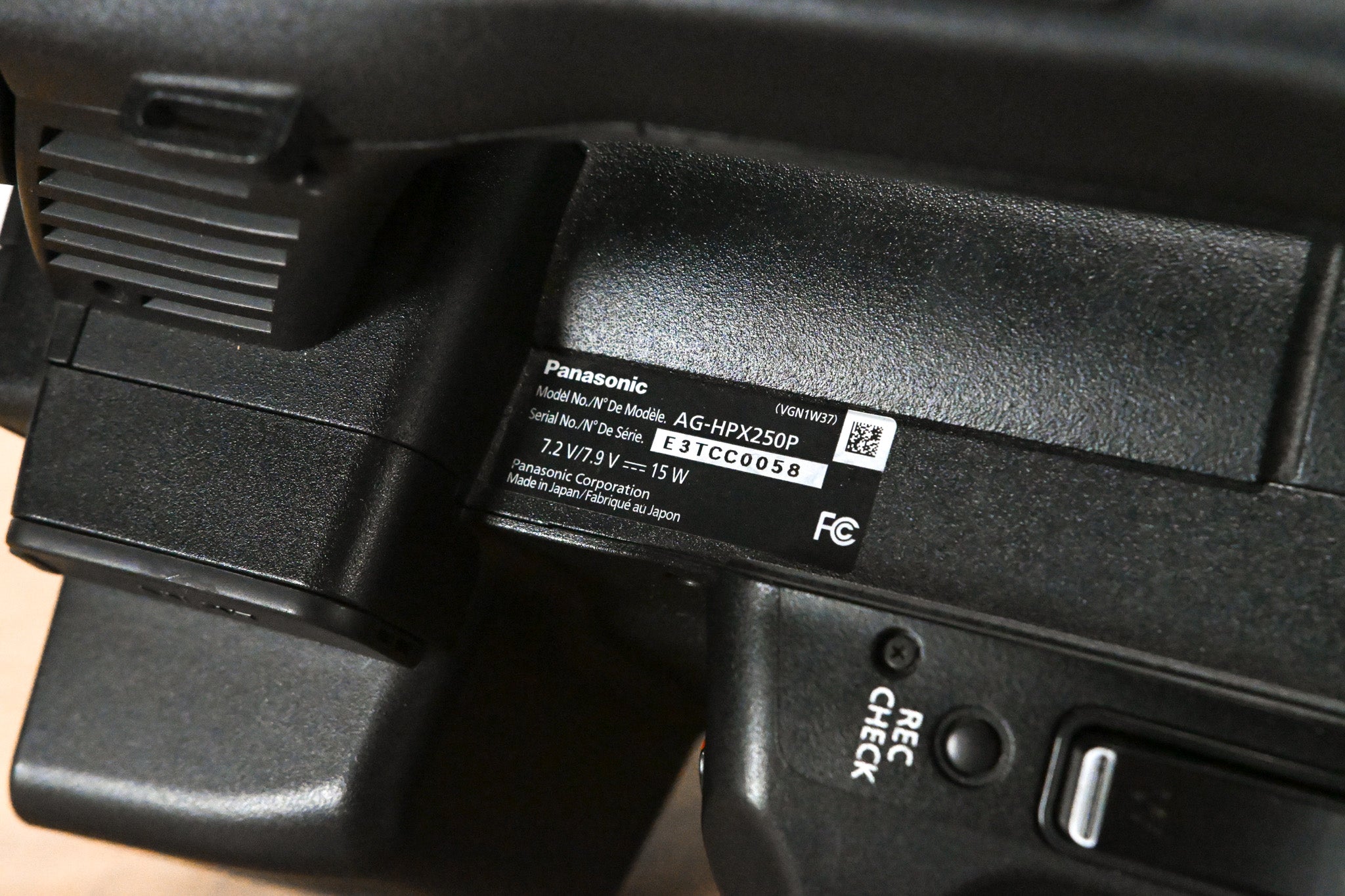 Panasonic AG-HPX250P P2 HD Handheld Camcorder