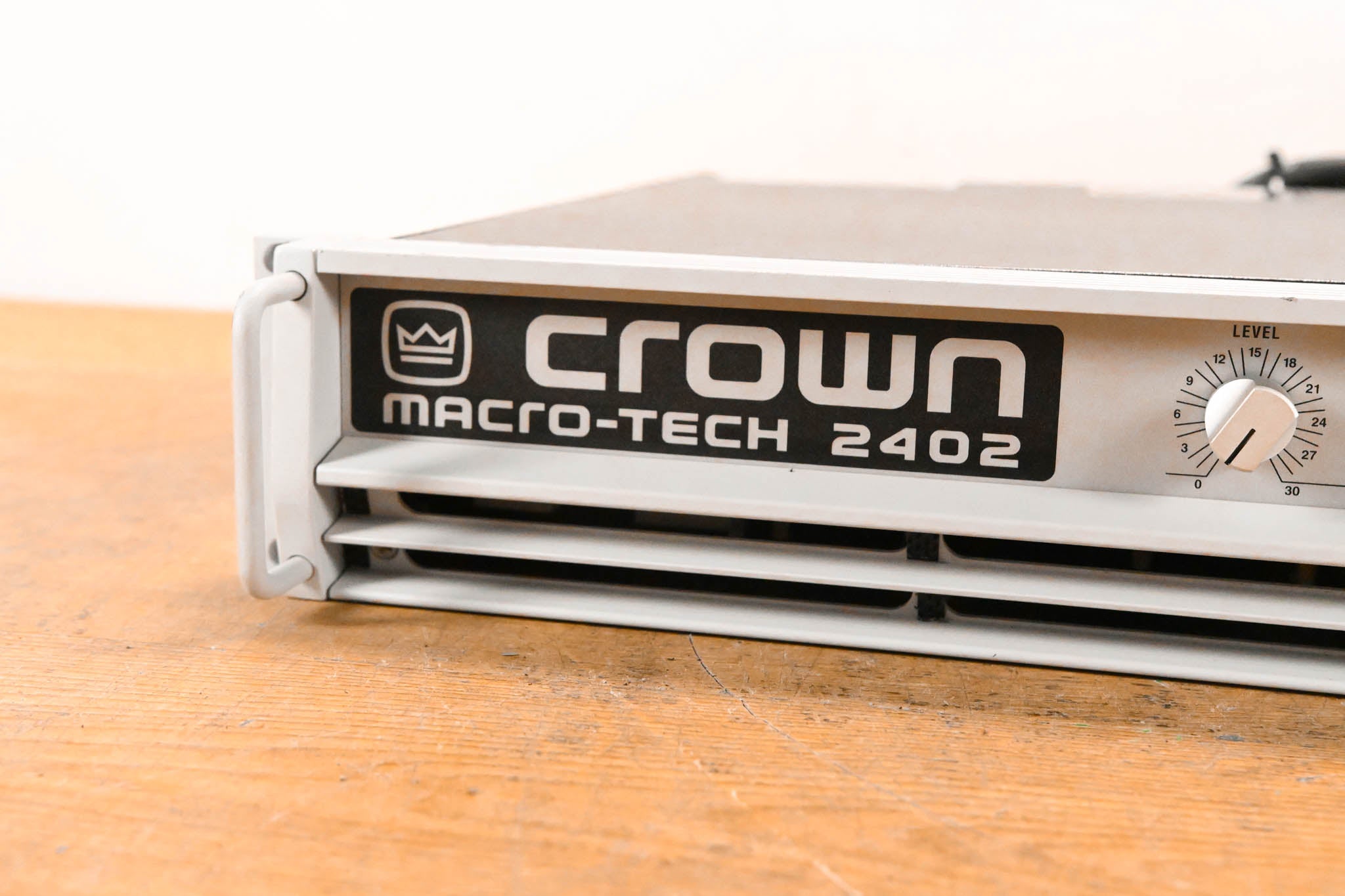 Crown Macro-Tech 2402 2-Channel Power Amplifier