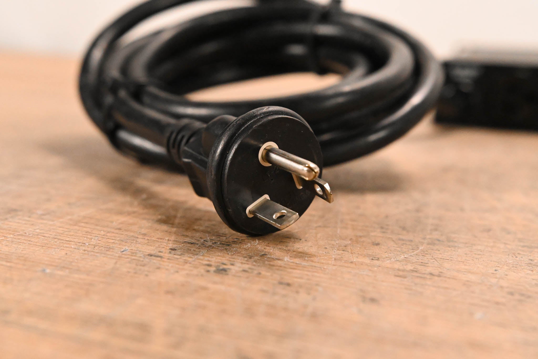Furman PL-8 Pro Series II Power Conditioner, Distributor