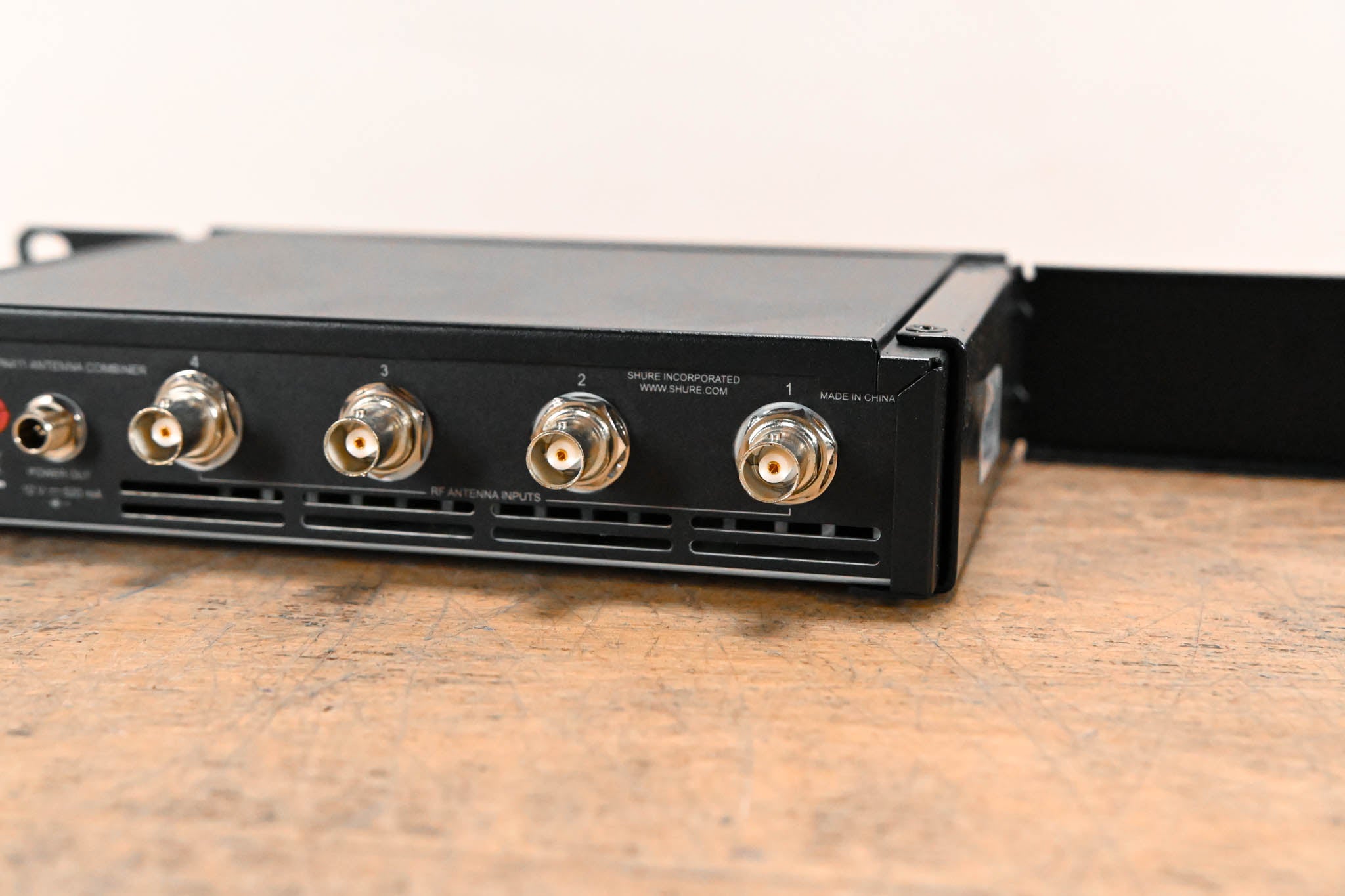 Shure PA411 Antenna Combiner for PSM 300 Series Wireless NO POWER SUPPLY