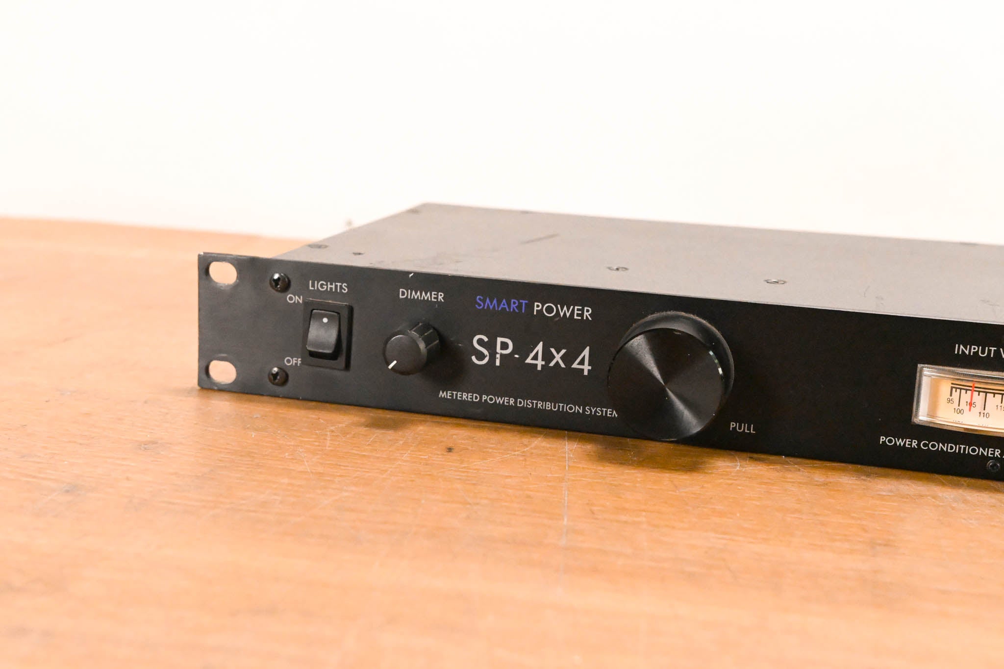 ART SP-4x4 Rackmount 8 Outlet Power Conditioner w/ Voltmeter & Lights