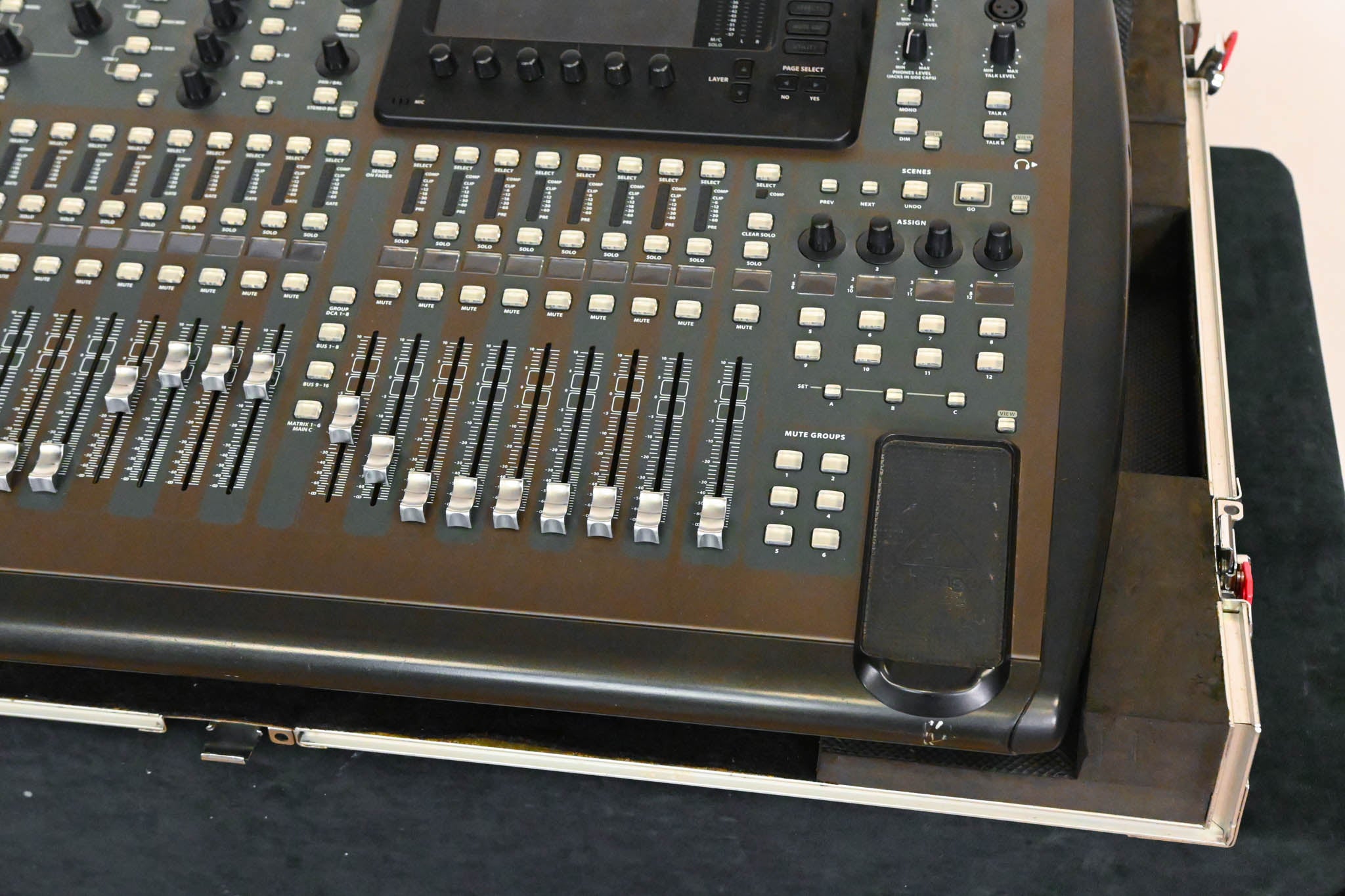 Behringer X32 40-Channel Digital Mixing Console with Road Case