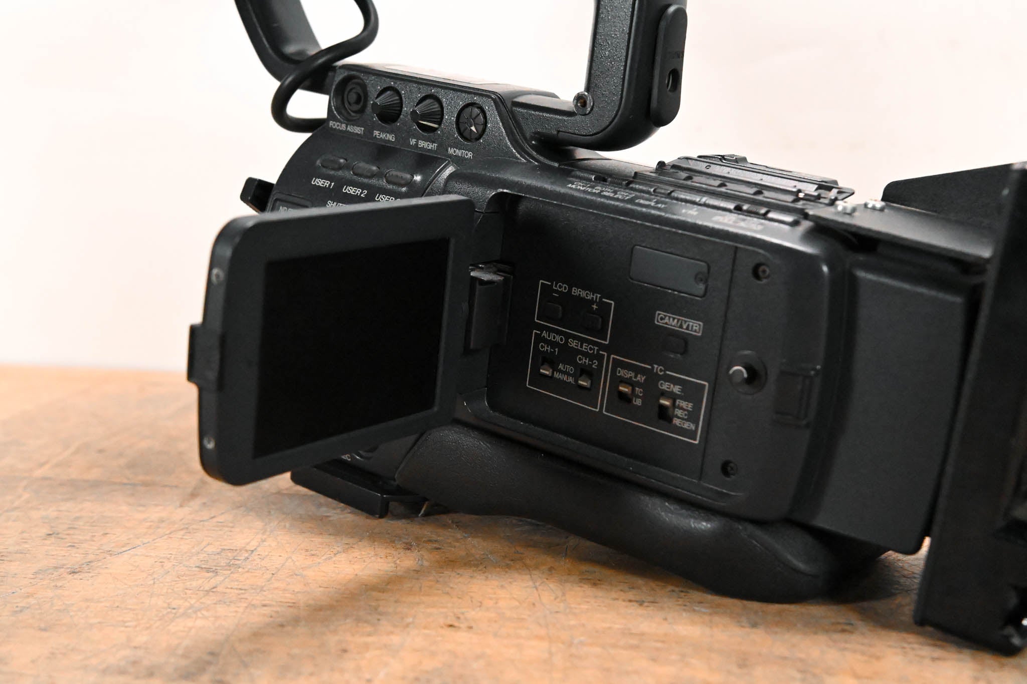 JVC GY-HD100 High Definition 3-CCD MiniDV Professional Camcorder