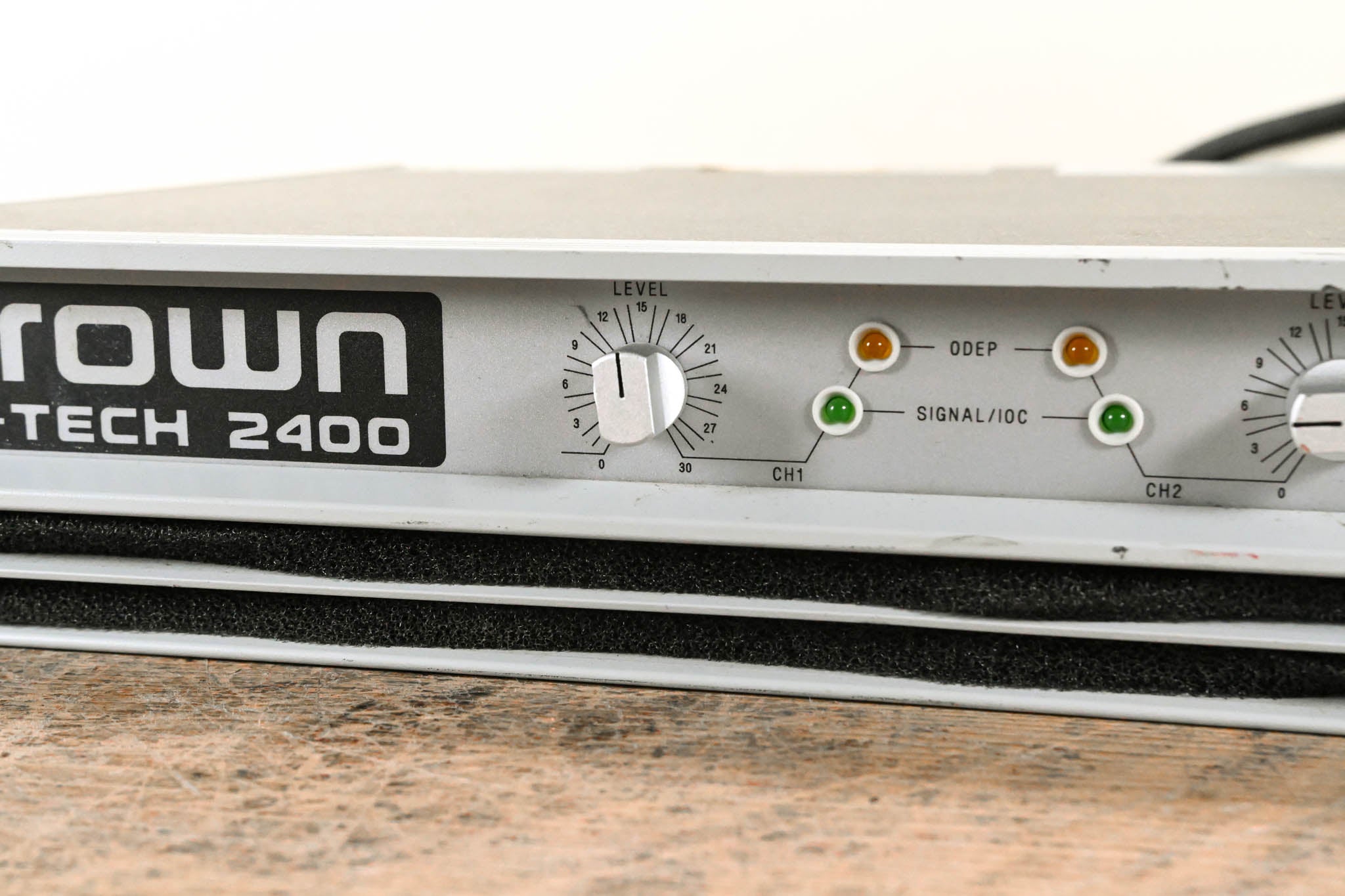 Crown Macro-Tech 2400 2-Channel Power Amplifier